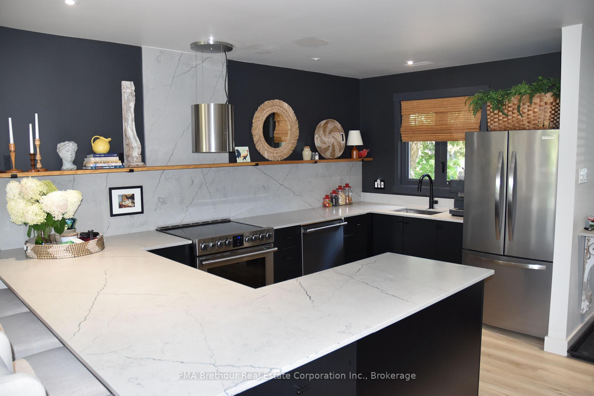 Photo 3 of Unit 12, 152 Escarpment Crescent, Collingwood — HOMEH