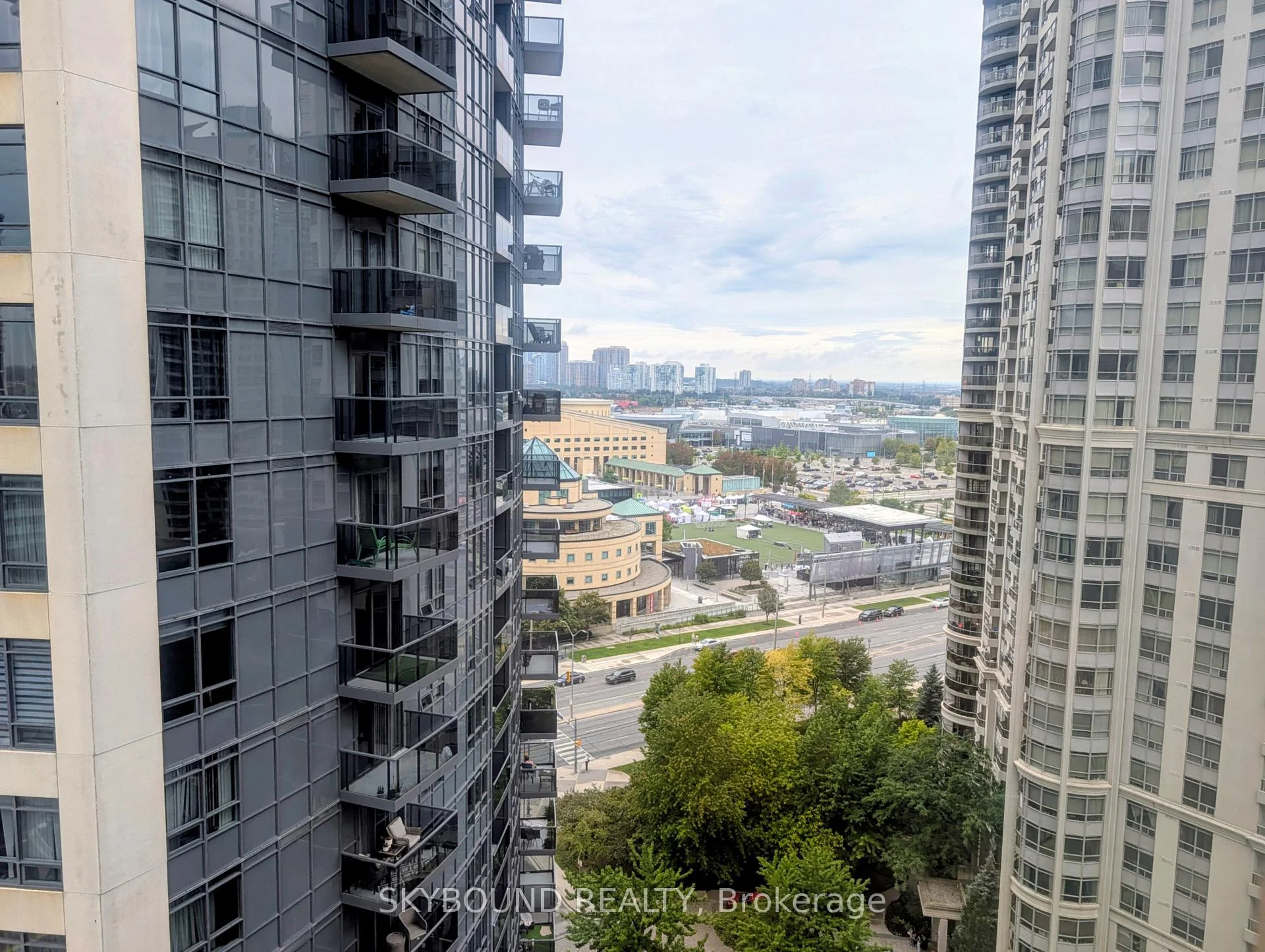 Photo 16 of Unit 1803, 335 Webb Drive, Mississauga, City Centre — HOMEH