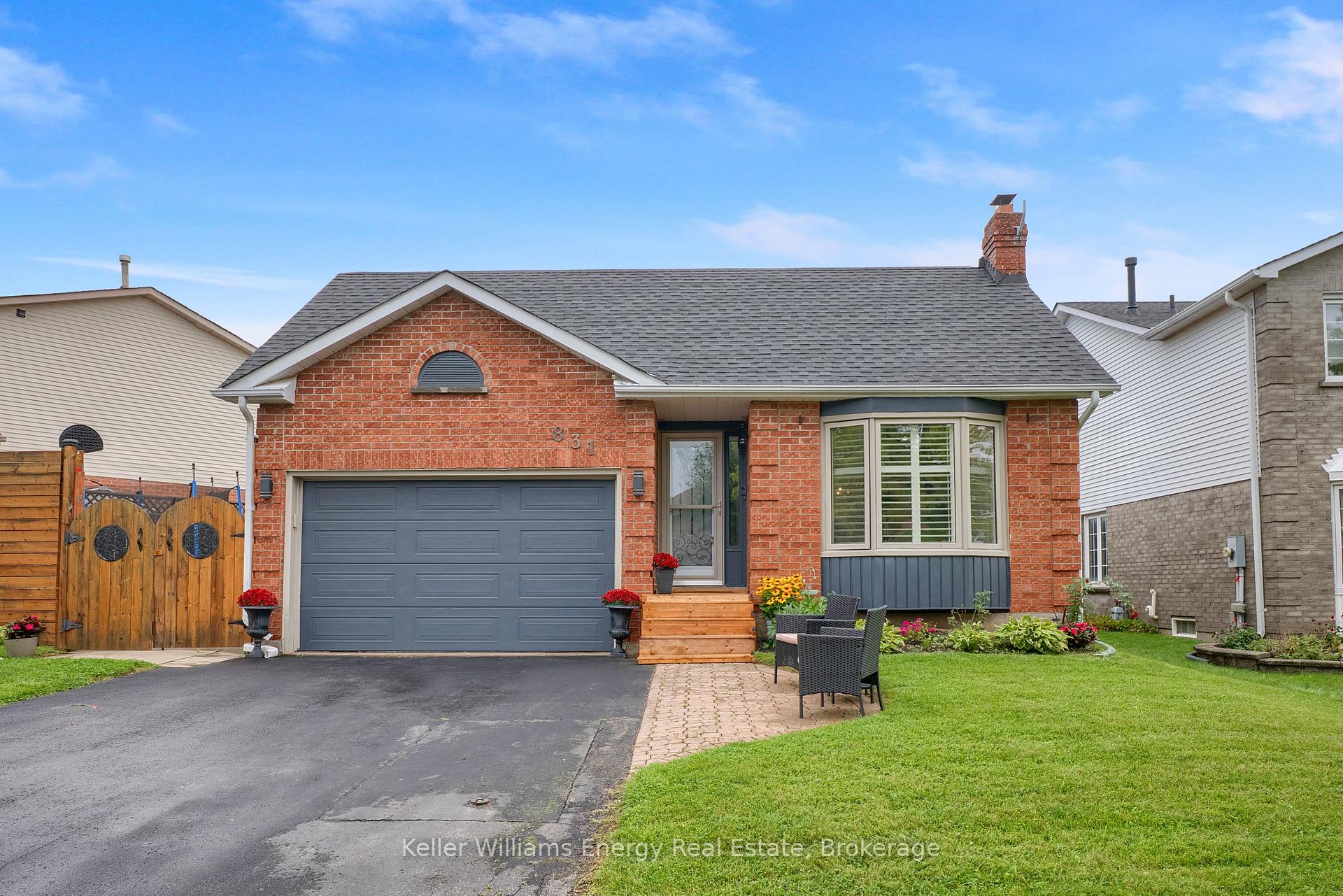Photo 2 of 831 Lavis Street, Oshawa, Pinecrest — HOMEH