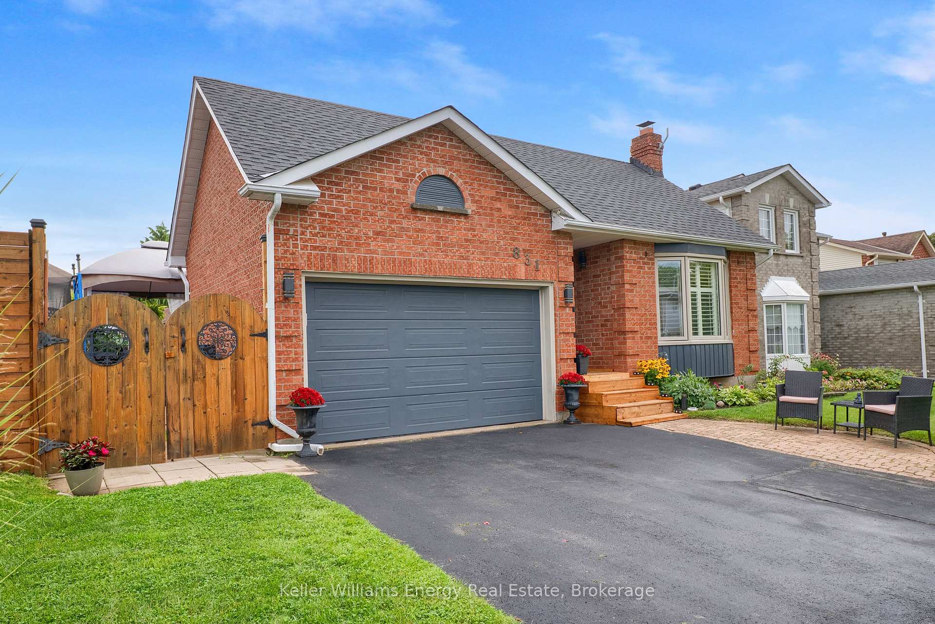 Photo 3 of 831 Lavis Street, Oshawa, Pinecrest — HOMEH