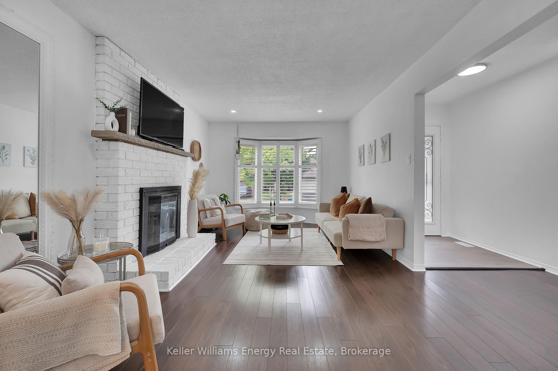 Photo 9 of 831 Lavis Street, Oshawa, Pinecrest — HOMEH