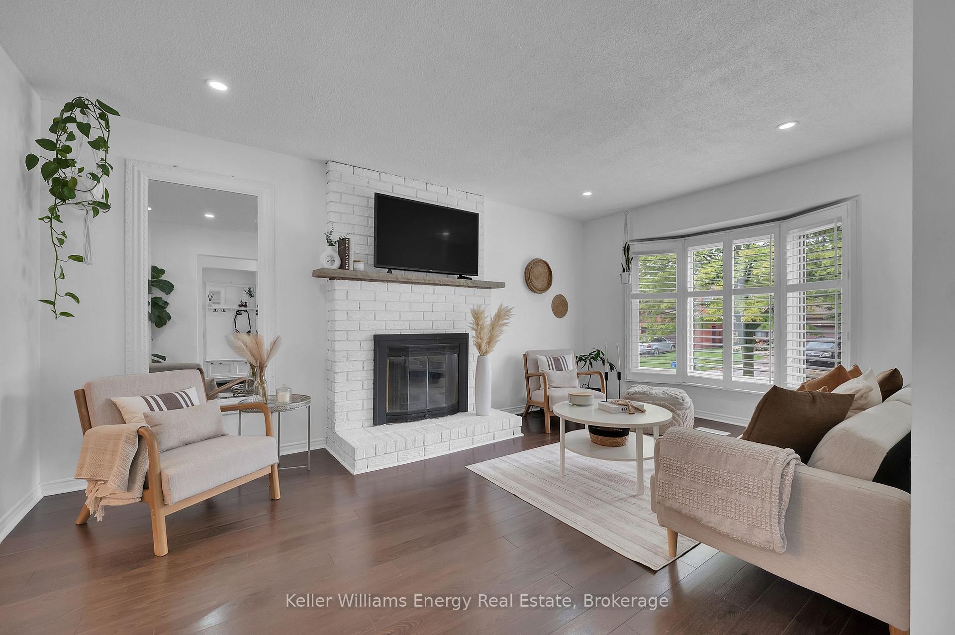Photo 10 of 831 Lavis Street, Oshawa, Pinecrest — HOMEH