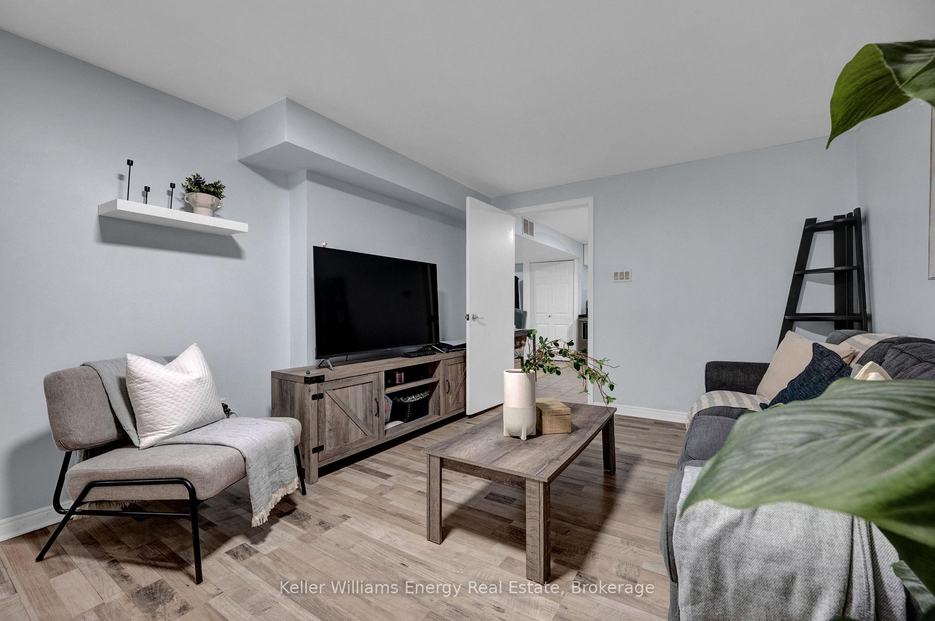 Photo 33 of 831 Lavis Street, Oshawa, Pinecrest — HOMEH