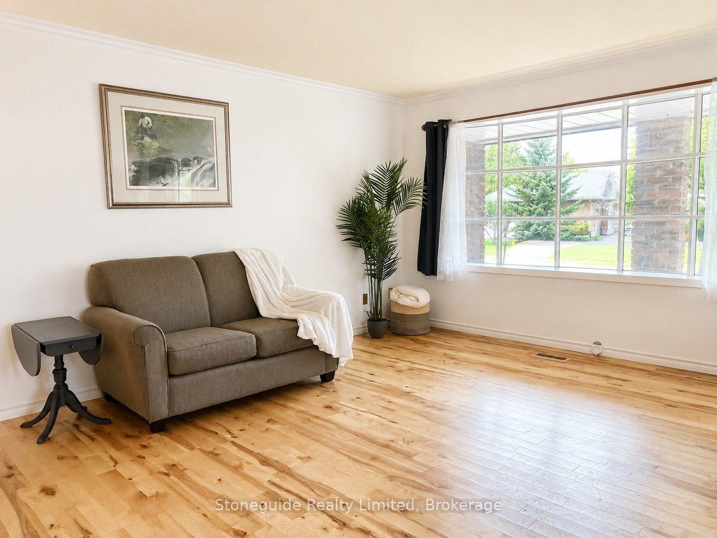 Photo 2 of 1139 Danita Boulevard, Peterborough, Monaghan Ward 2 — HOMEH