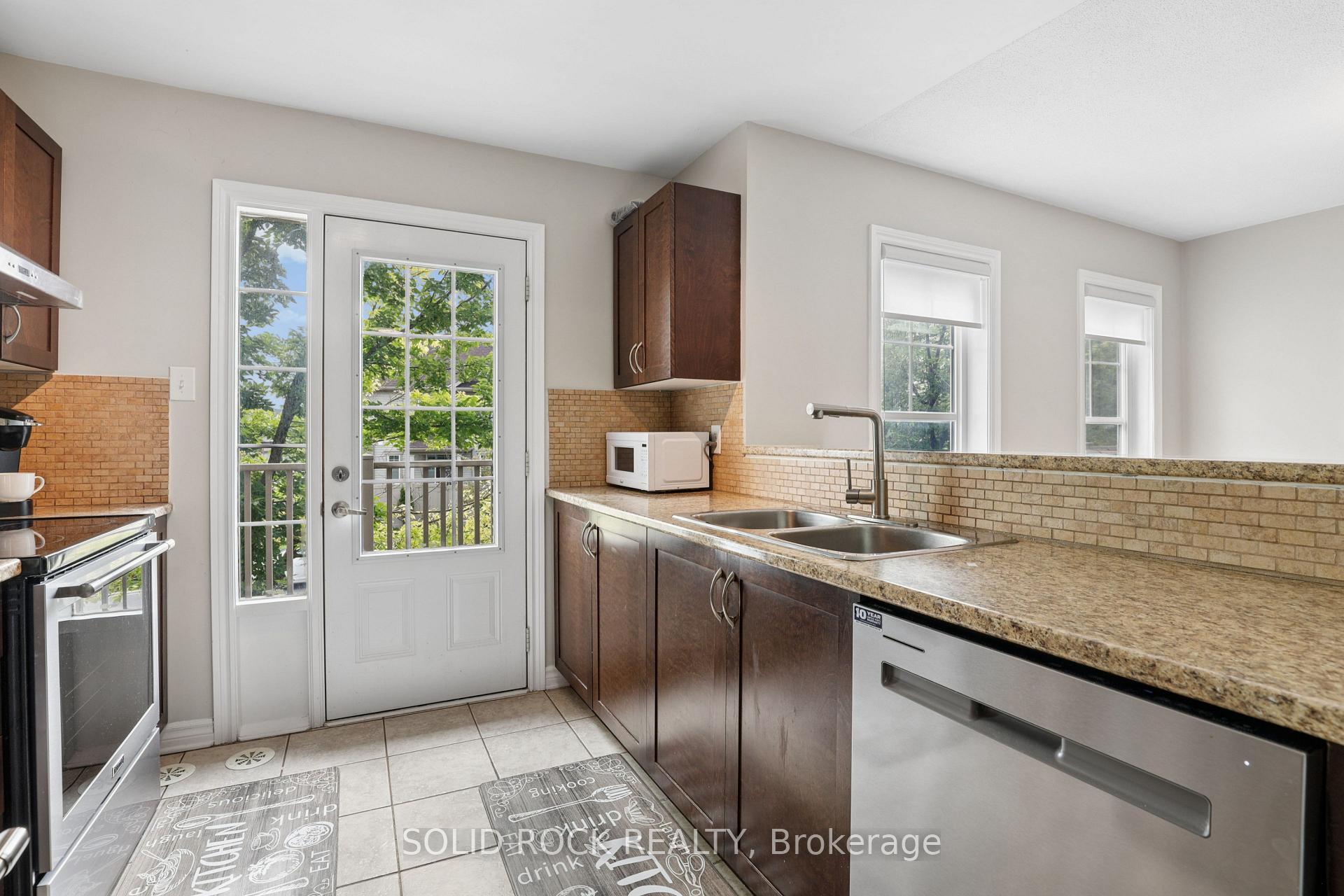 Photo 10 of 2529 Waterlilly Way, Ottawa, Barrhaven - Heritage Park — HOMEH