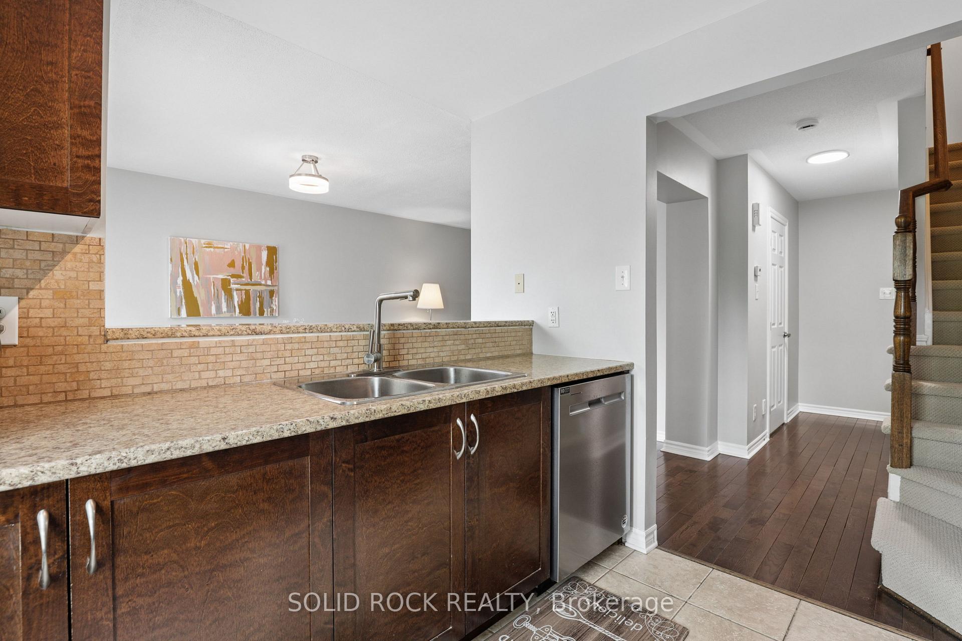 Photo 12 of 2529 Waterlilly Way, Ottawa, Barrhaven - Heritage Park — HOMEH