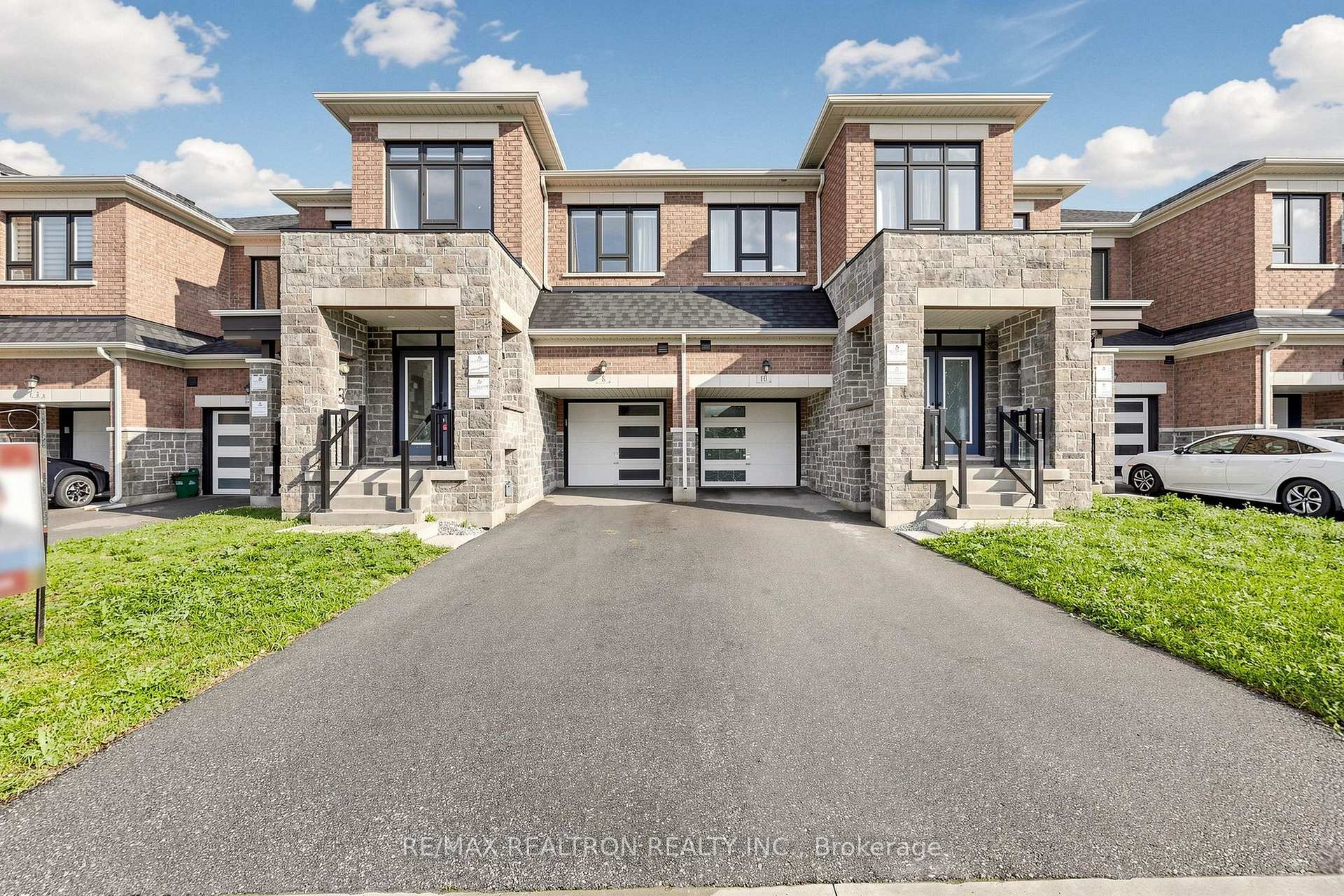 Photo 2 of 8 Hewison Avenue, Richmond Hill, Rural Richmond Hill — HOMEH