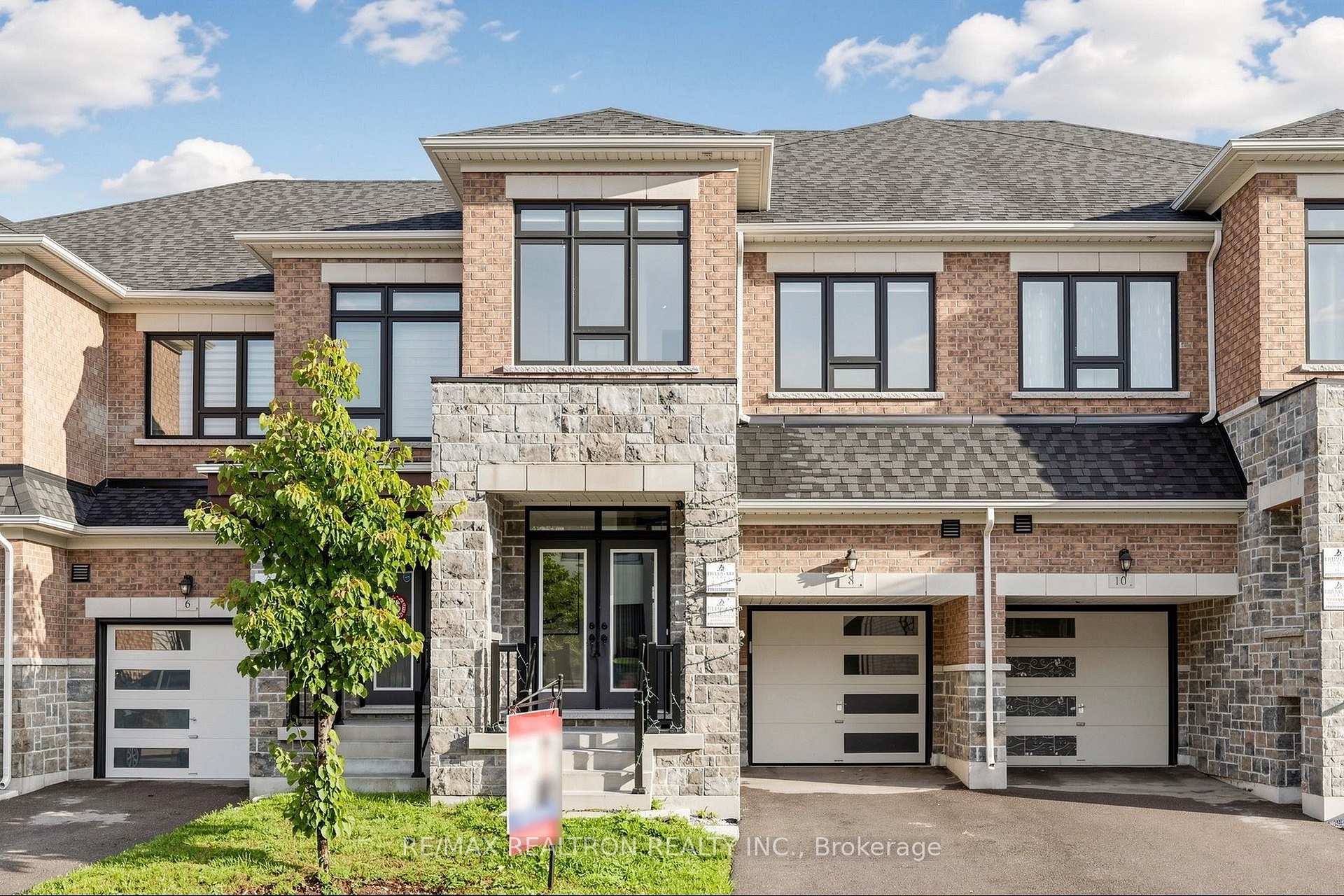 Photo 3 of 8 Hewison Avenue, Richmond Hill, Rural Richmond Hill — HOMEH