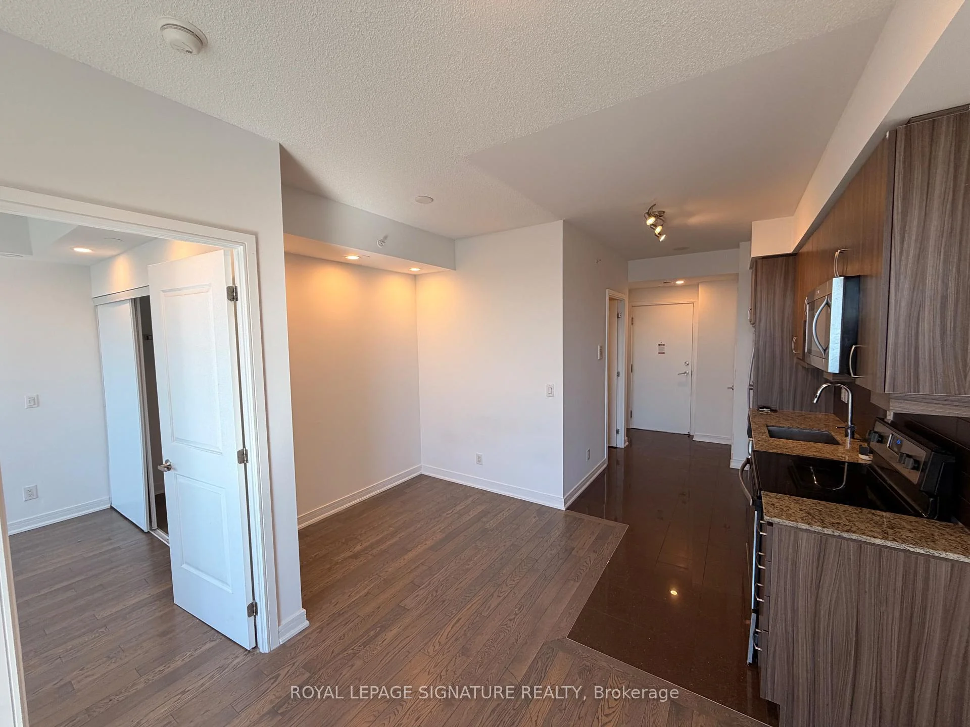 Photo 6 of Unit 1908NW, 9201 Yonge Street, Richmond Hill, Langstaff — HOMEH