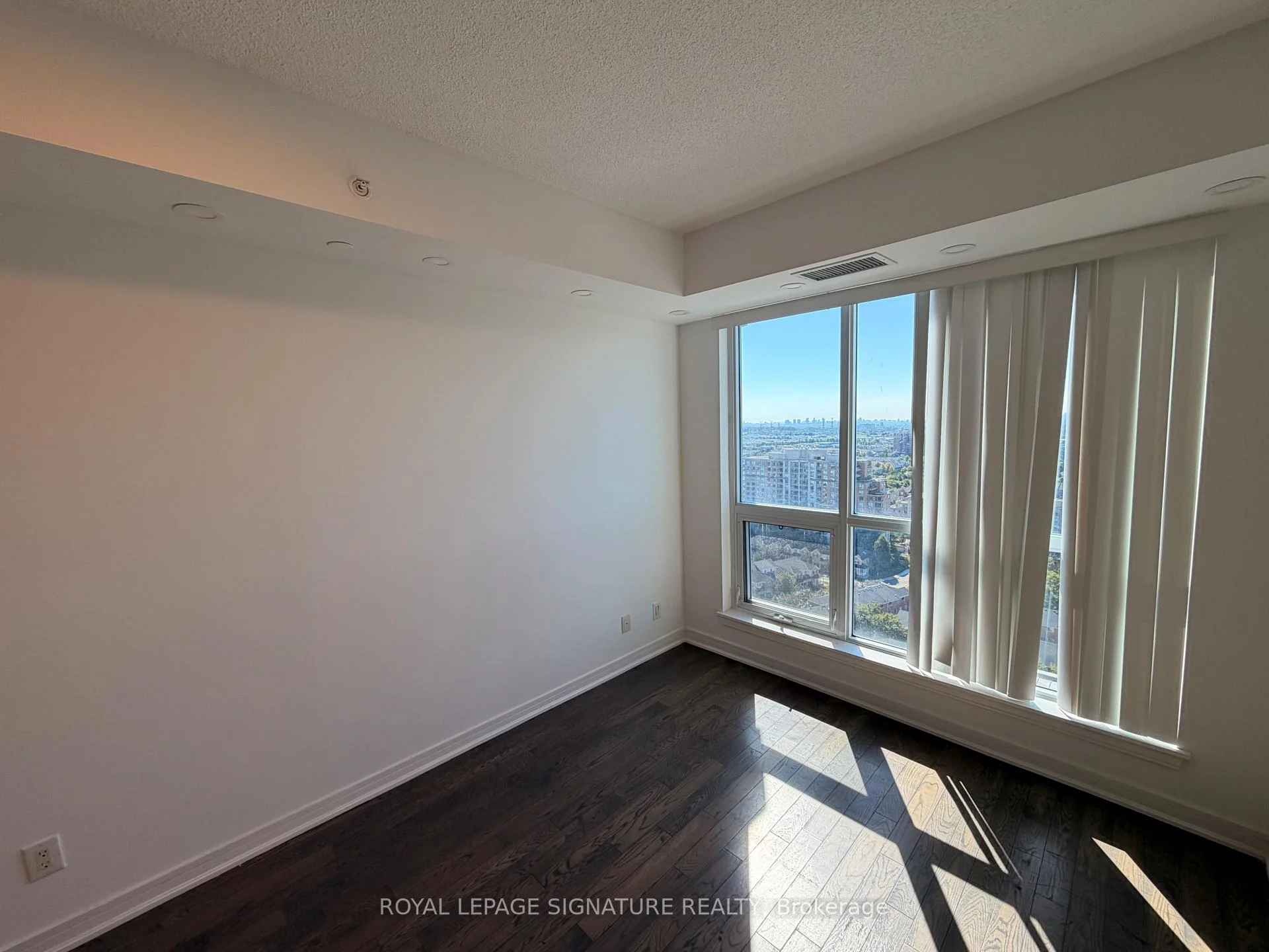 Photo 8 of Unit 1908NW, 9201 Yonge Street, Richmond Hill, Langstaff — HOMEH
