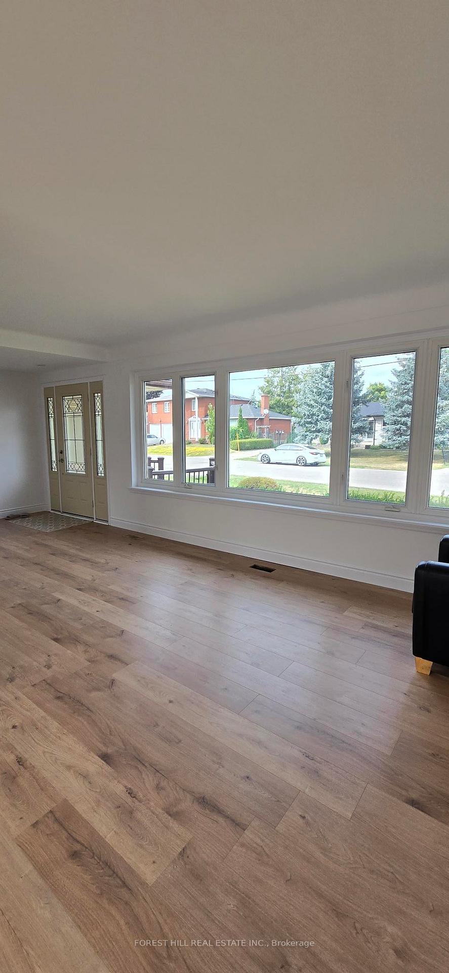 Photo 3 of 324 Henderson Street, Caledon, Bolton West — HOMEH