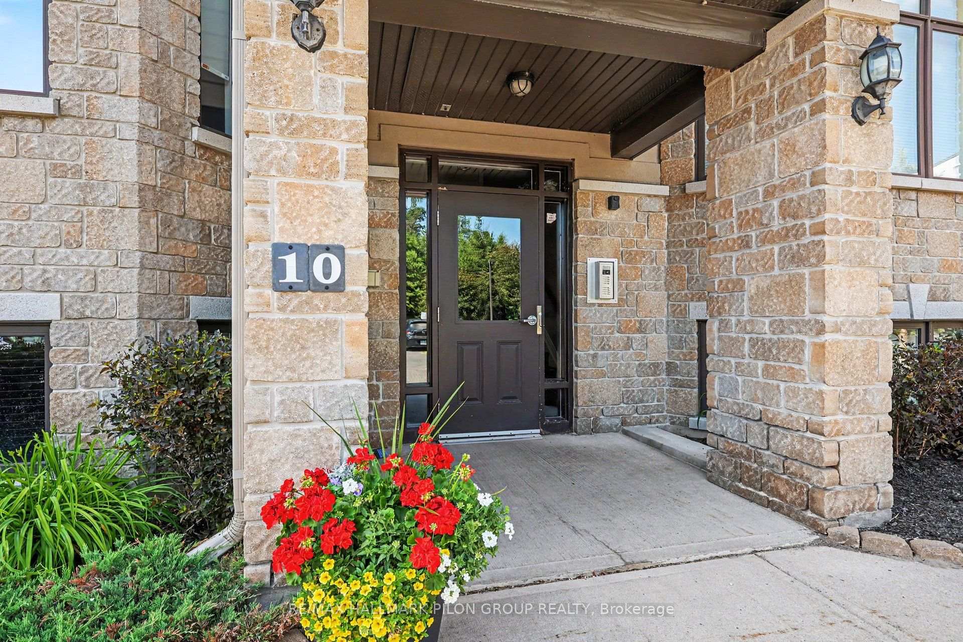 Photo 4 of Unit 7, 10 Prestige Circle, Ottawa, Chatelaine Village — HOMEH