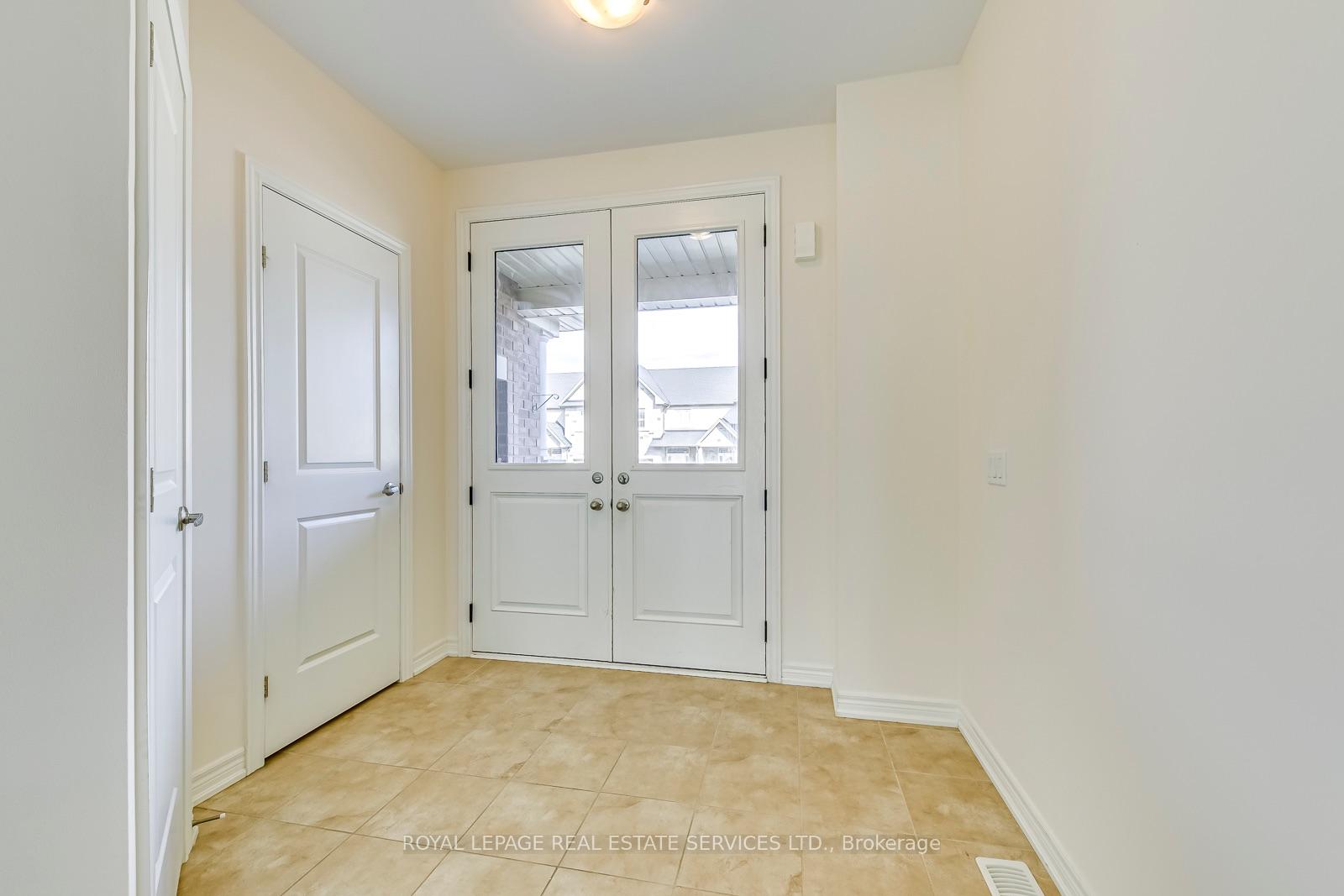Photo 4 of 22 Callon Drive, Hamilton, Meadowlands — HOMEH
