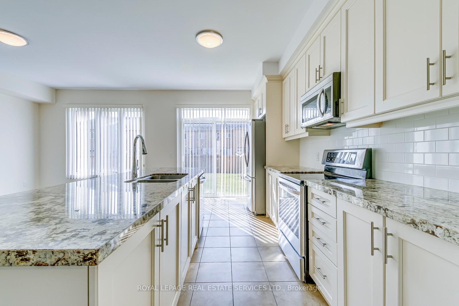 Photo 8 of 22 Callon Drive, Hamilton, Meadowlands — HOMEH