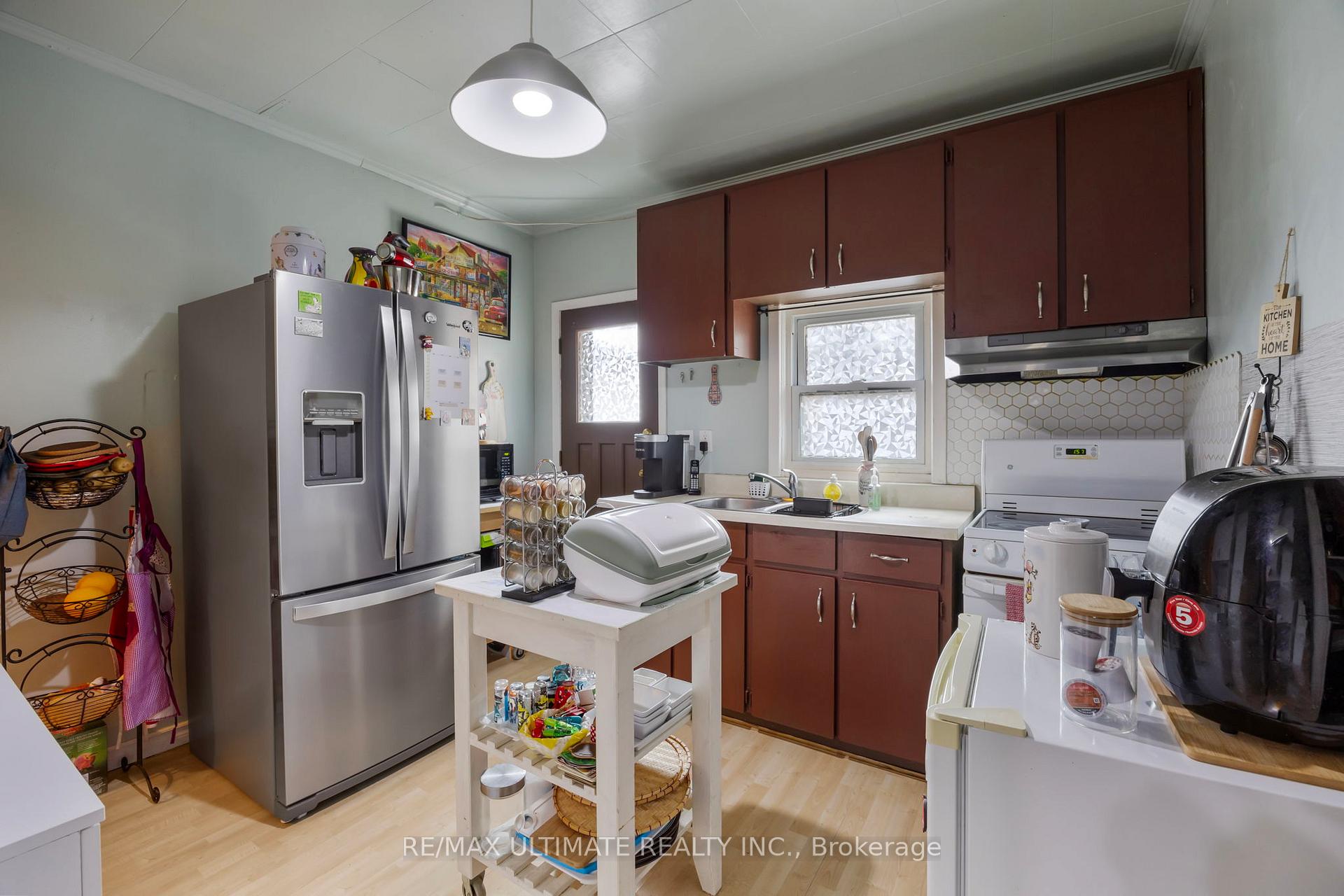Photo 10 of 82 Beechwood Avenue, Toronto, Rockcliffe-Smythe — HOMEH