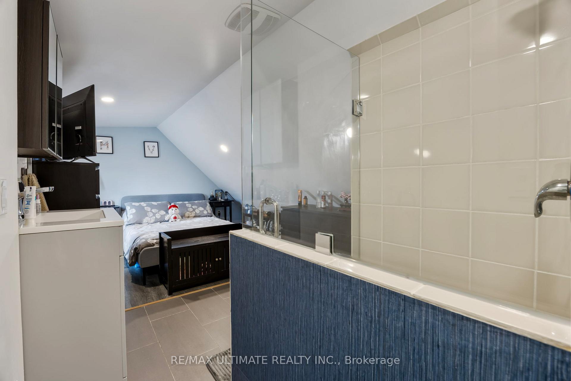 Photo 14 of 82 Beechwood Avenue, Toronto, Rockcliffe-Smythe — HOMEH