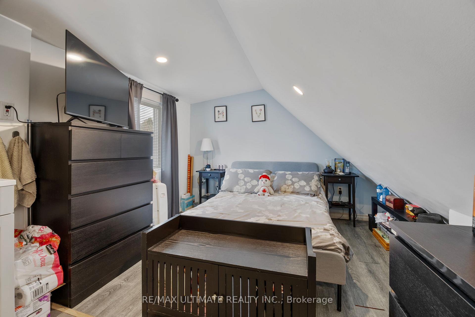 Photo 15 of 82 Beechwood Avenue, Toronto, Rockcliffe-Smythe — HOMEH