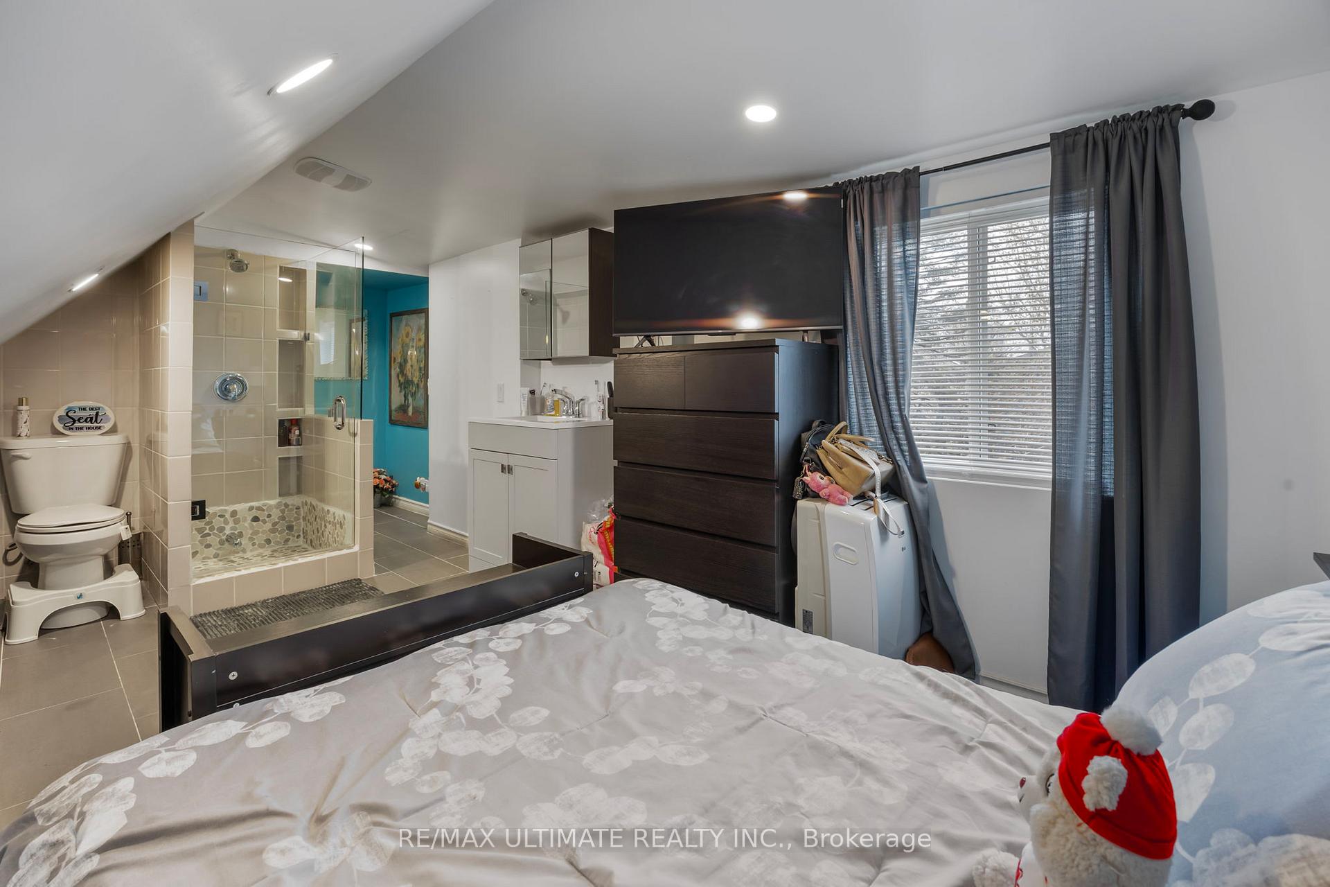 Photo 16 of 82 Beechwood Avenue, Toronto, Rockcliffe-Smythe — HOMEH