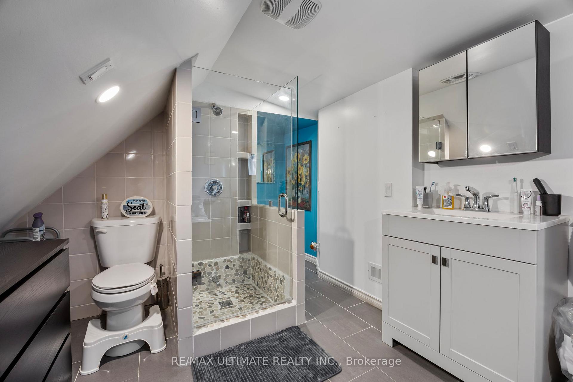 Photo 17 of 82 Beechwood Avenue, Toronto, Rockcliffe-Smythe — HOMEH