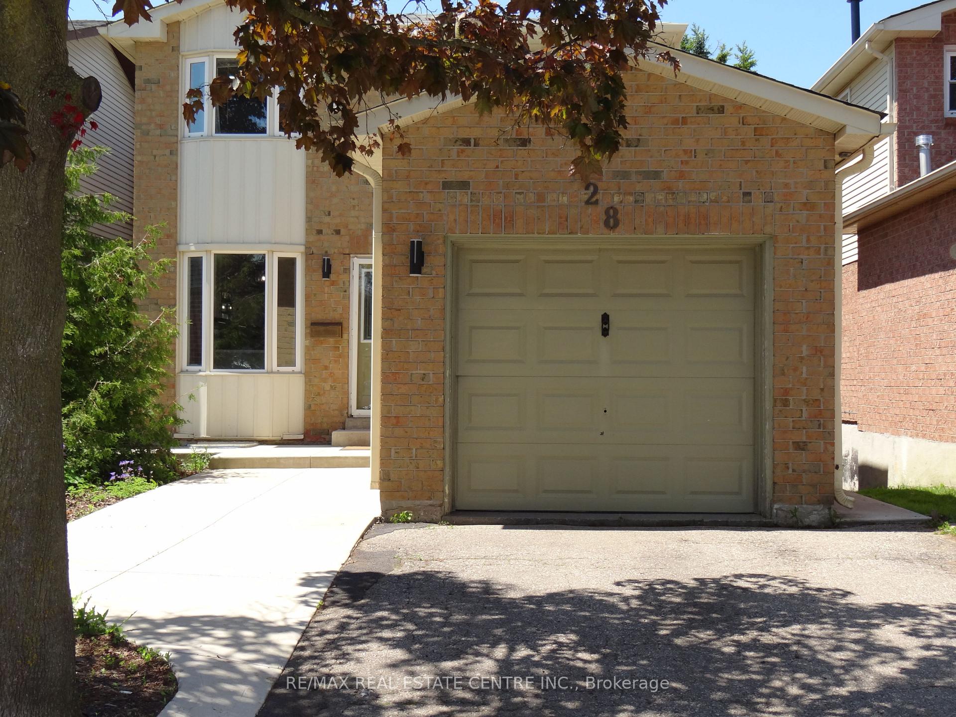 Photo 4 of 28 Rawling Crescent, Brampton, Heart Lake East — HOMEH