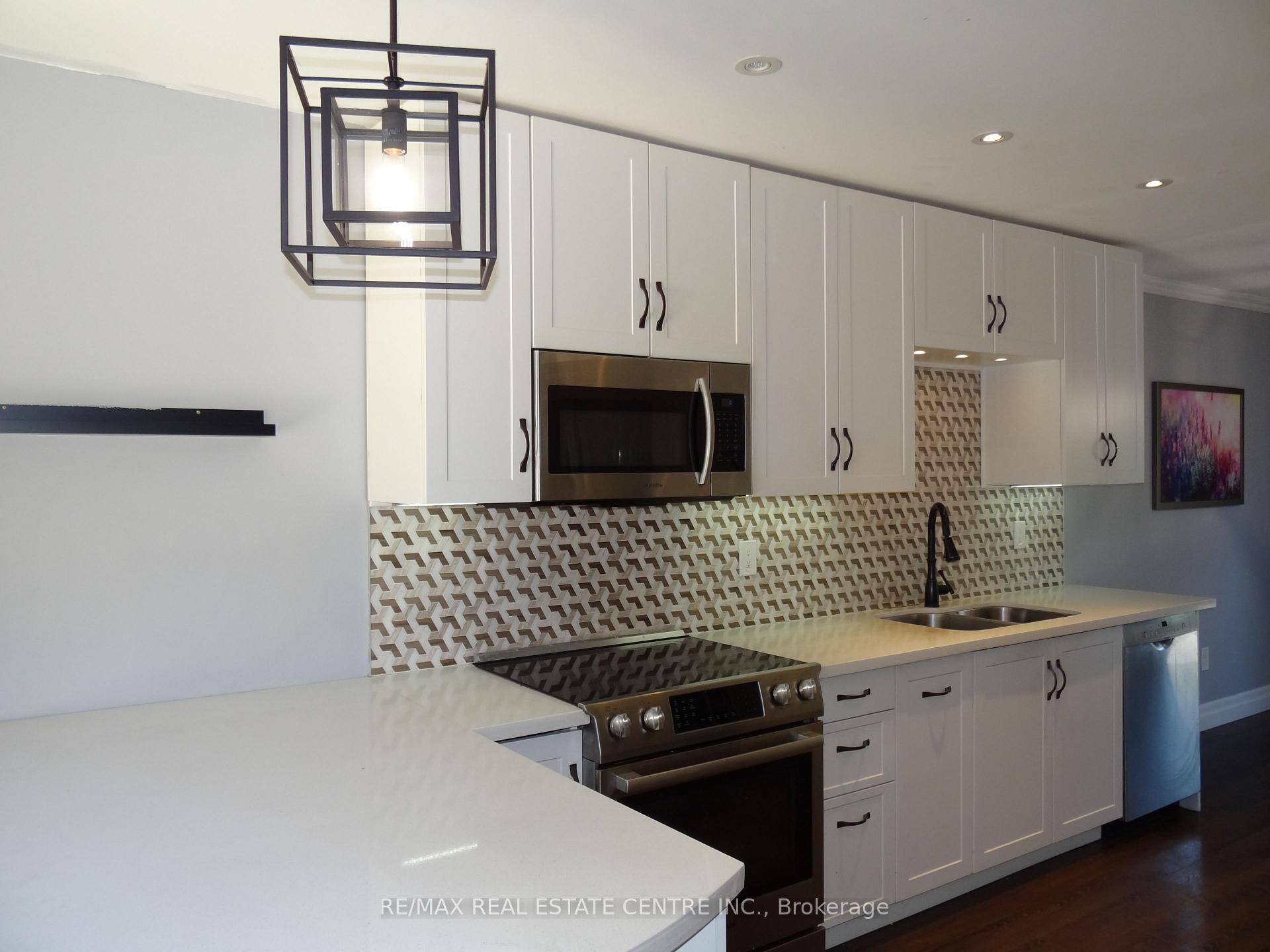 Photo 5 of 28 Rawling Crescent, Brampton, Heart Lake East — HOMEH