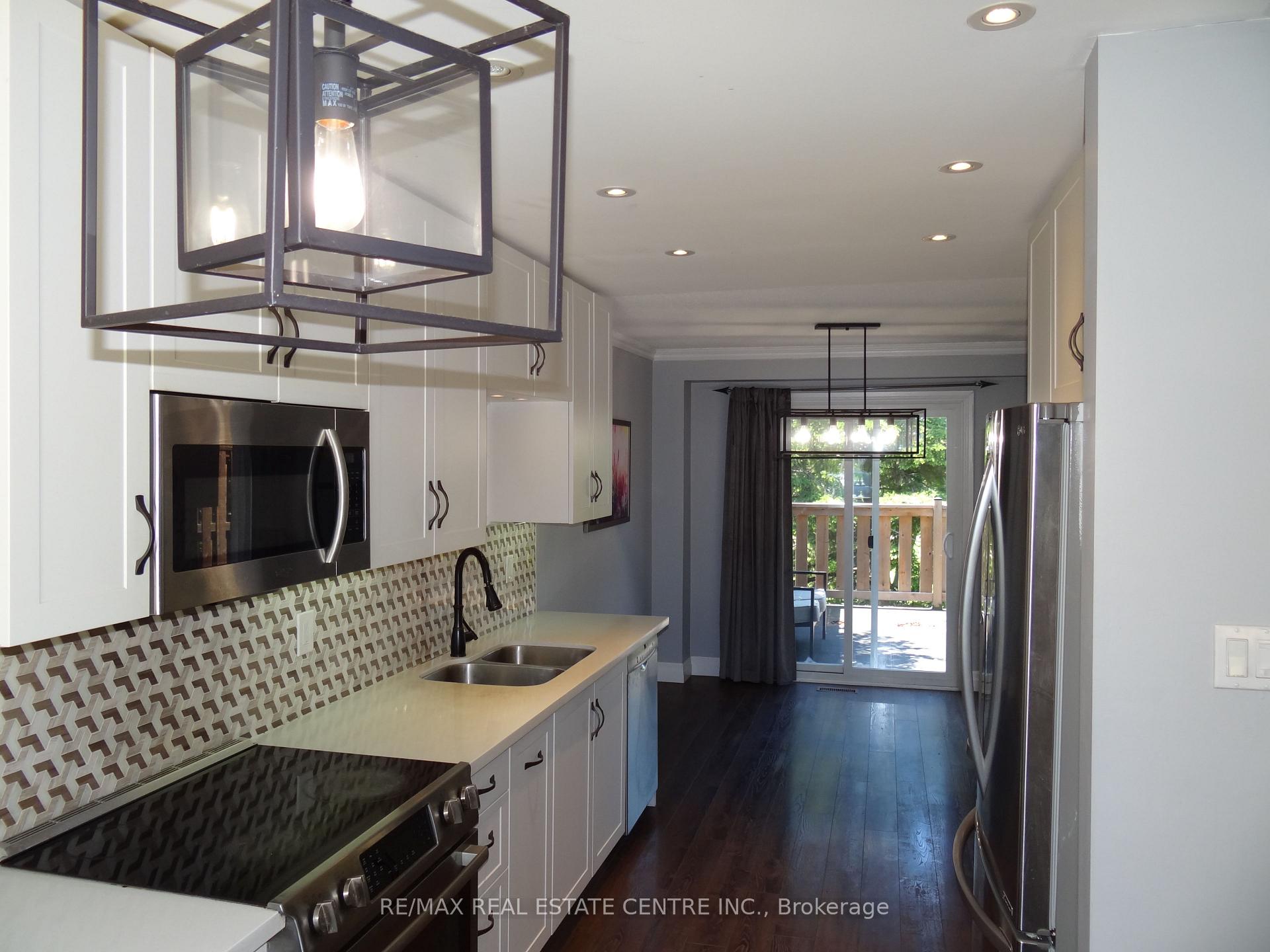 Photo 6 of 28 Rawling Crescent, Brampton, Heart Lake East — HOMEH