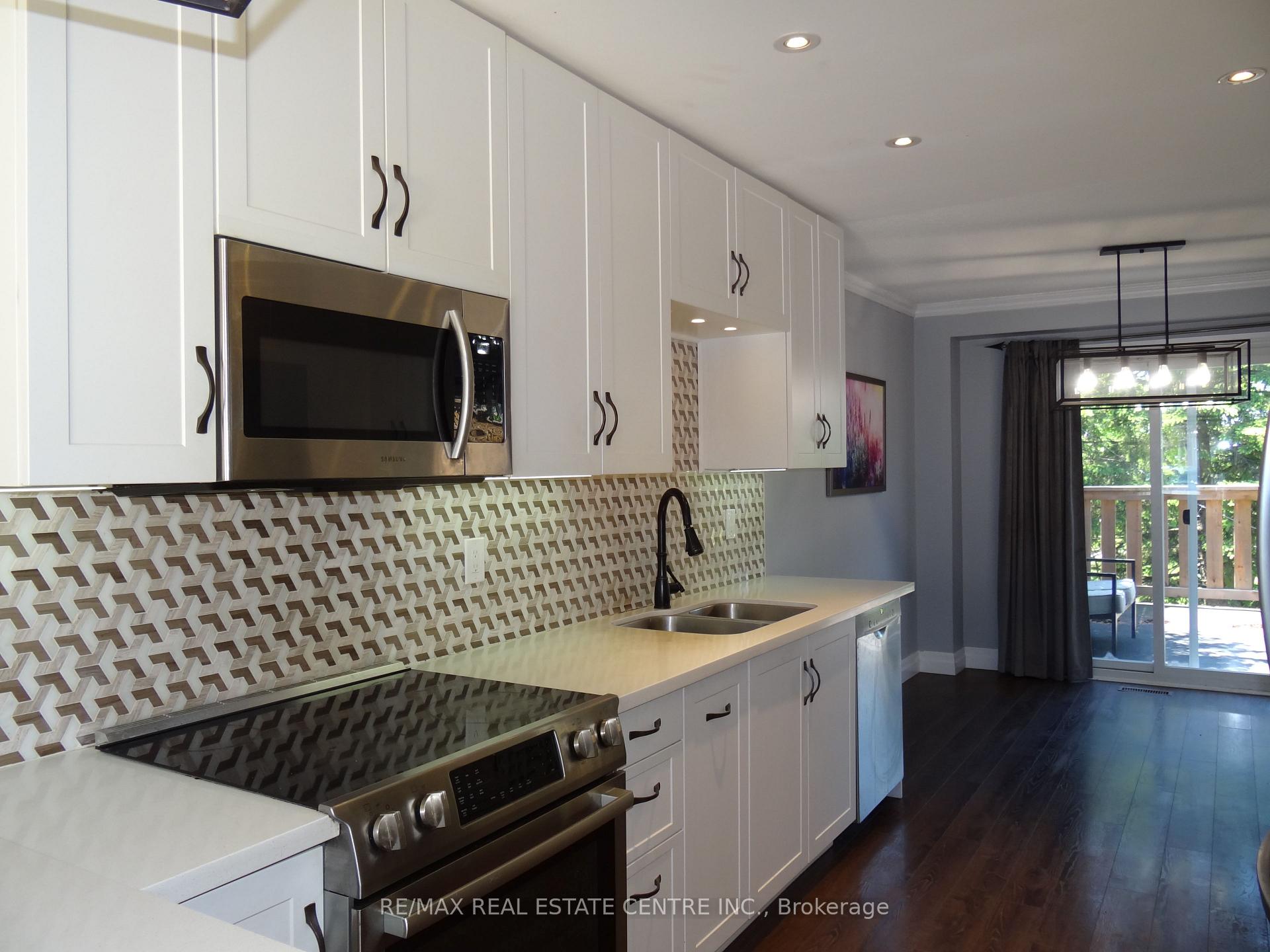 Photo 7 of 28 Rawling Crescent, Brampton, Heart Lake East — HOMEH