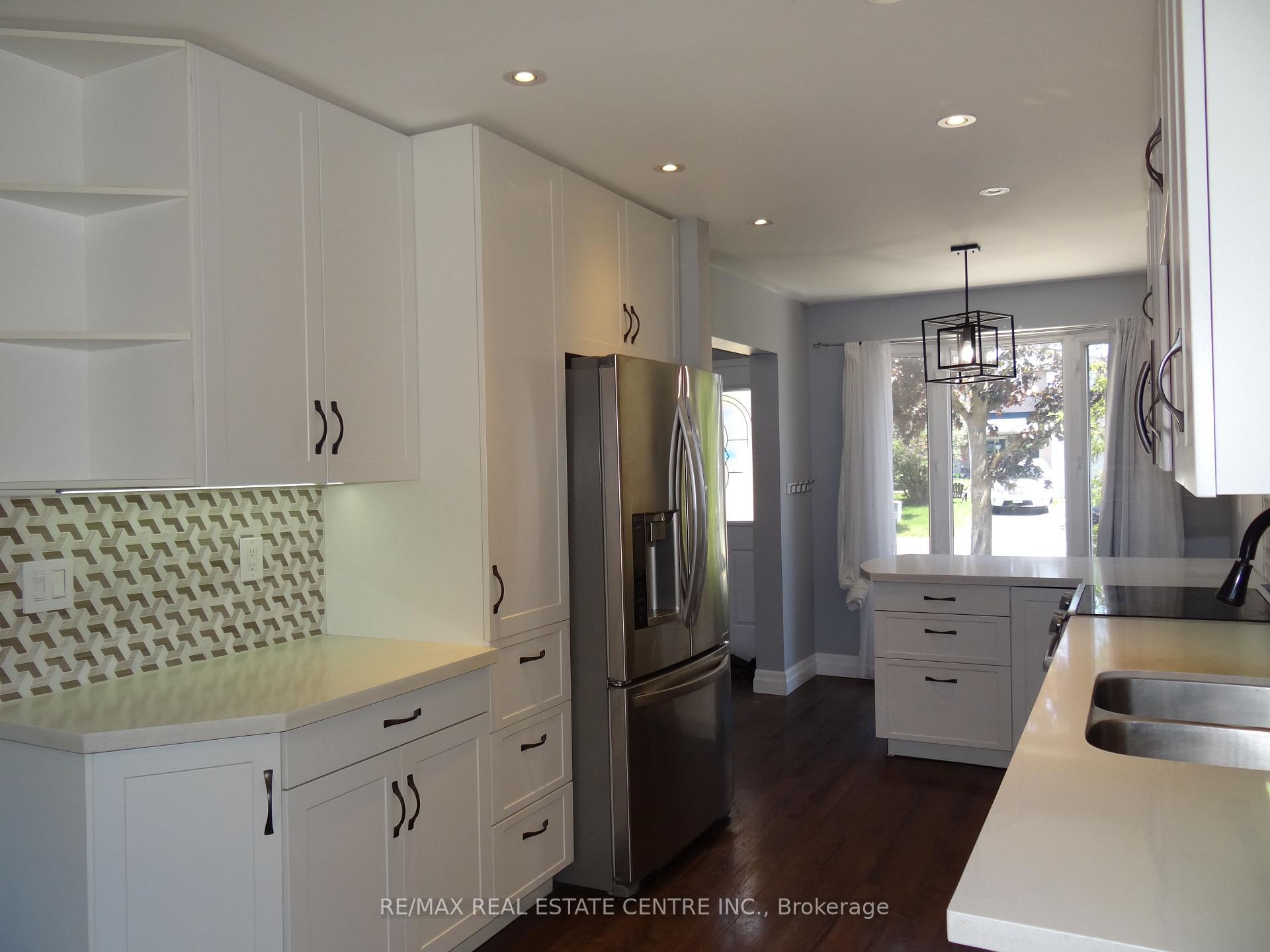 Photo 9 of 28 Rawling Crescent, Brampton, Heart Lake East — HOMEH