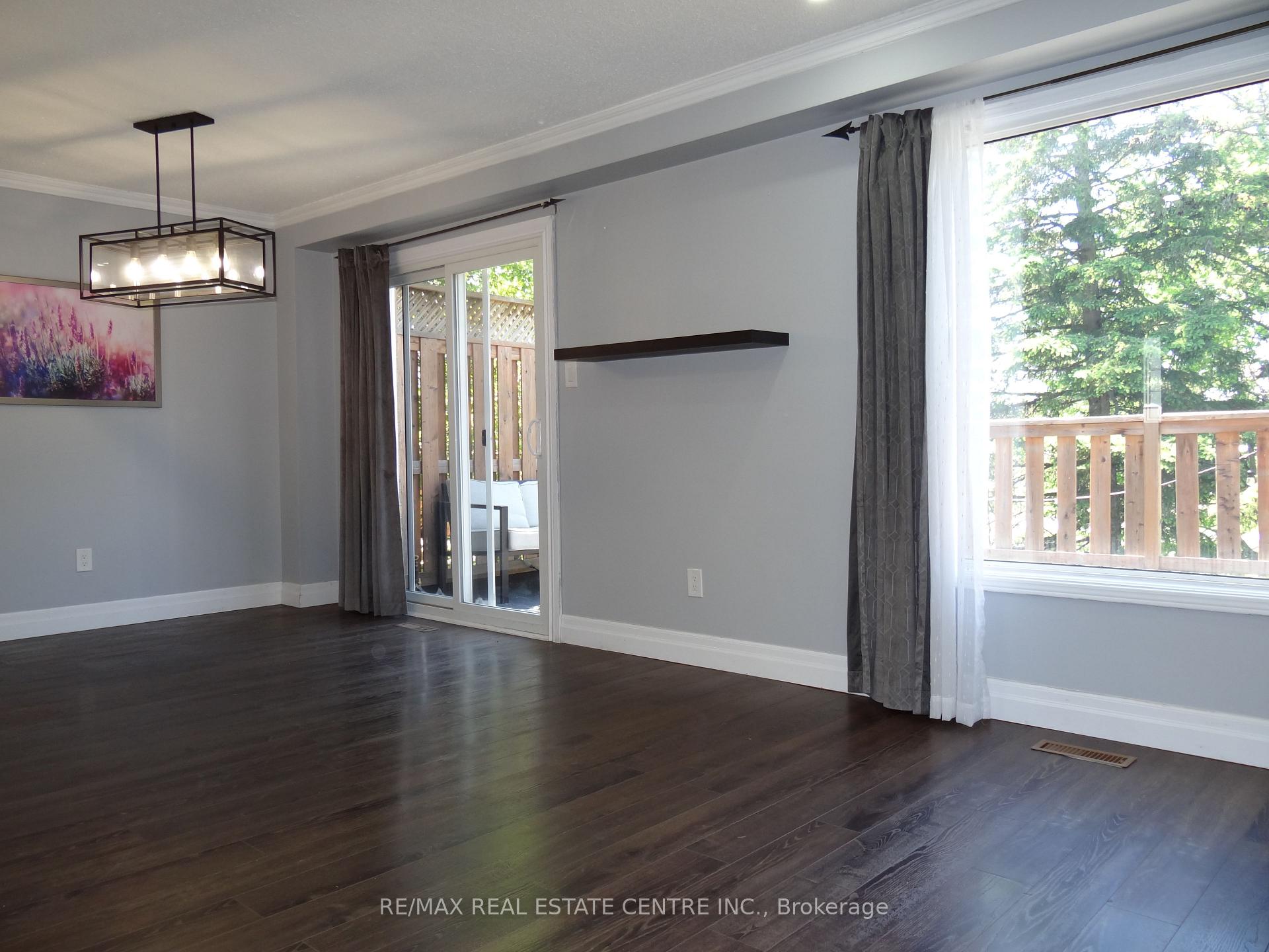 Photo 12 of 28 Rawling Crescent, Brampton, Heart Lake East — HOMEH