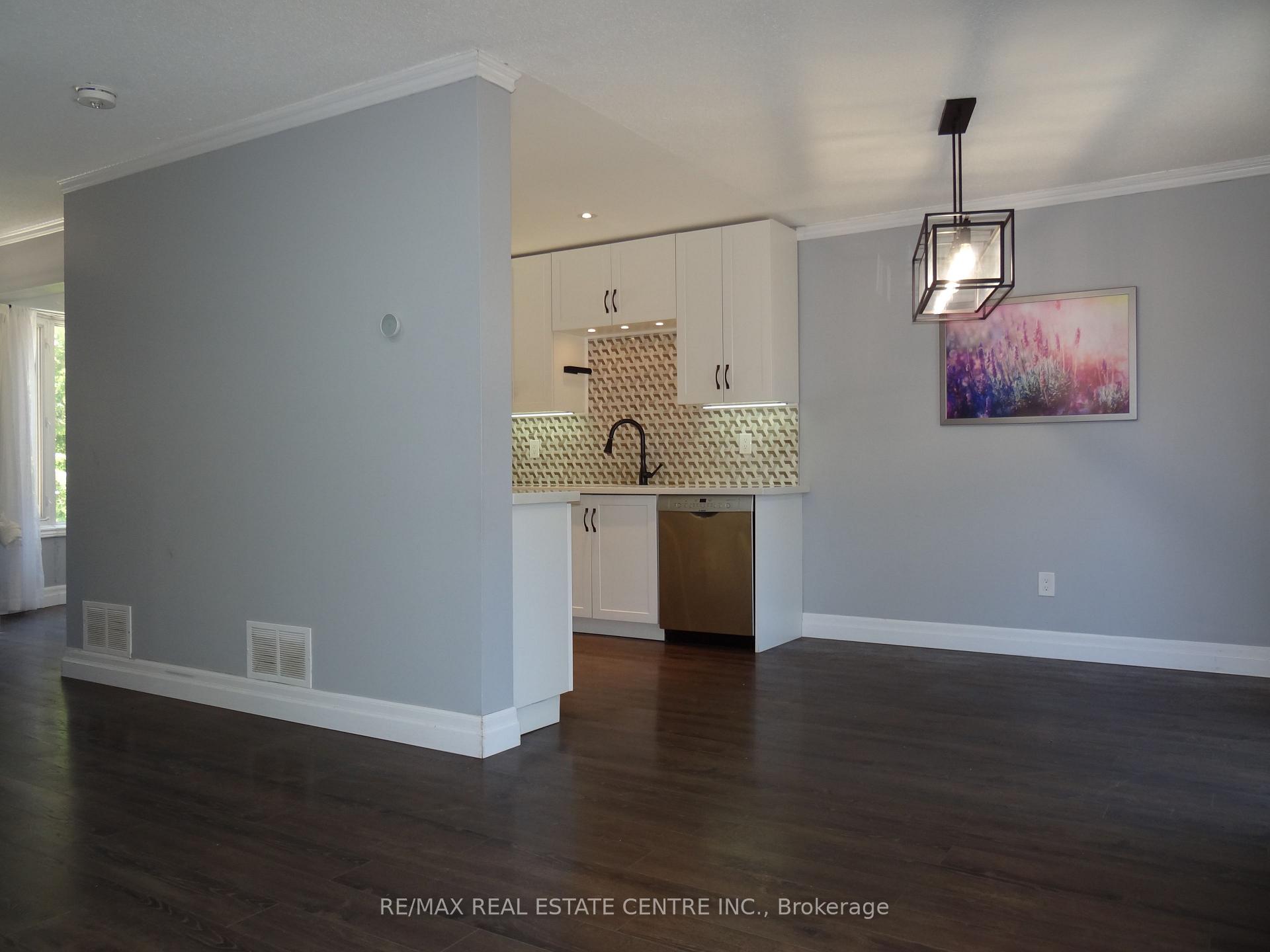 Photo 13 of 28 Rawling Crescent, Brampton, Heart Lake East — HOMEH