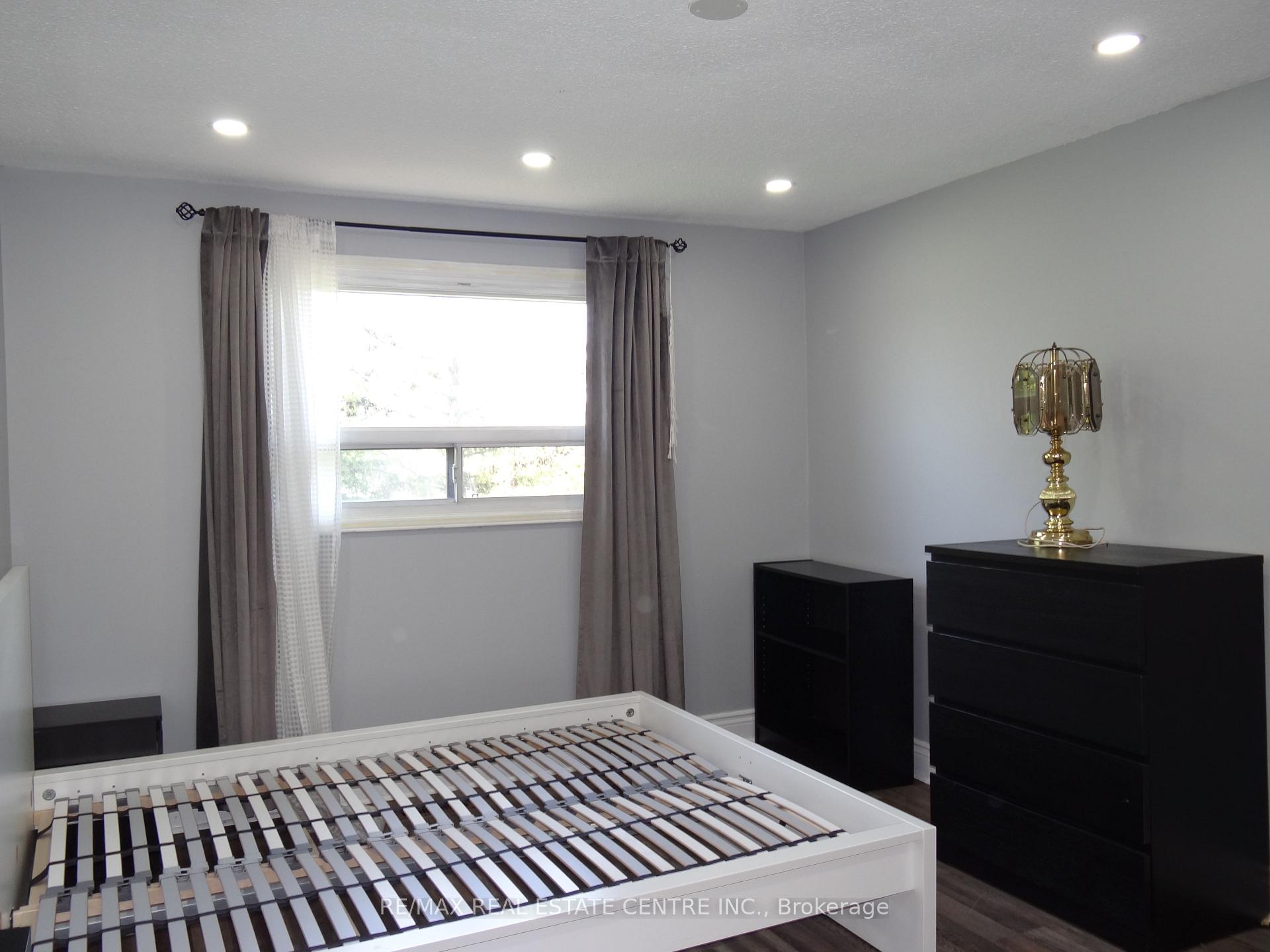 Photo 14 of 28 Rawling Crescent, Brampton, Heart Lake East — HOMEH