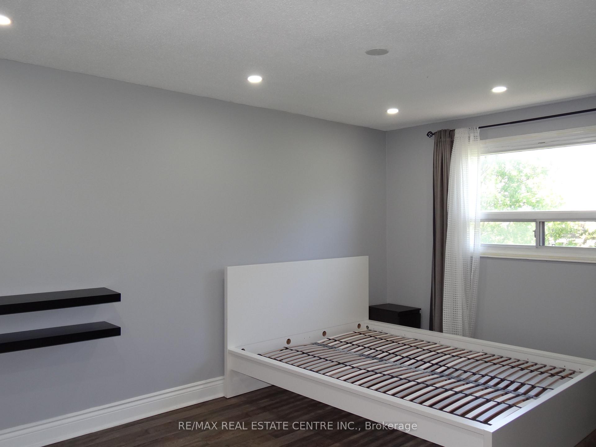 Photo 15 of 28 Rawling Crescent, Brampton, Heart Lake East — HOMEH