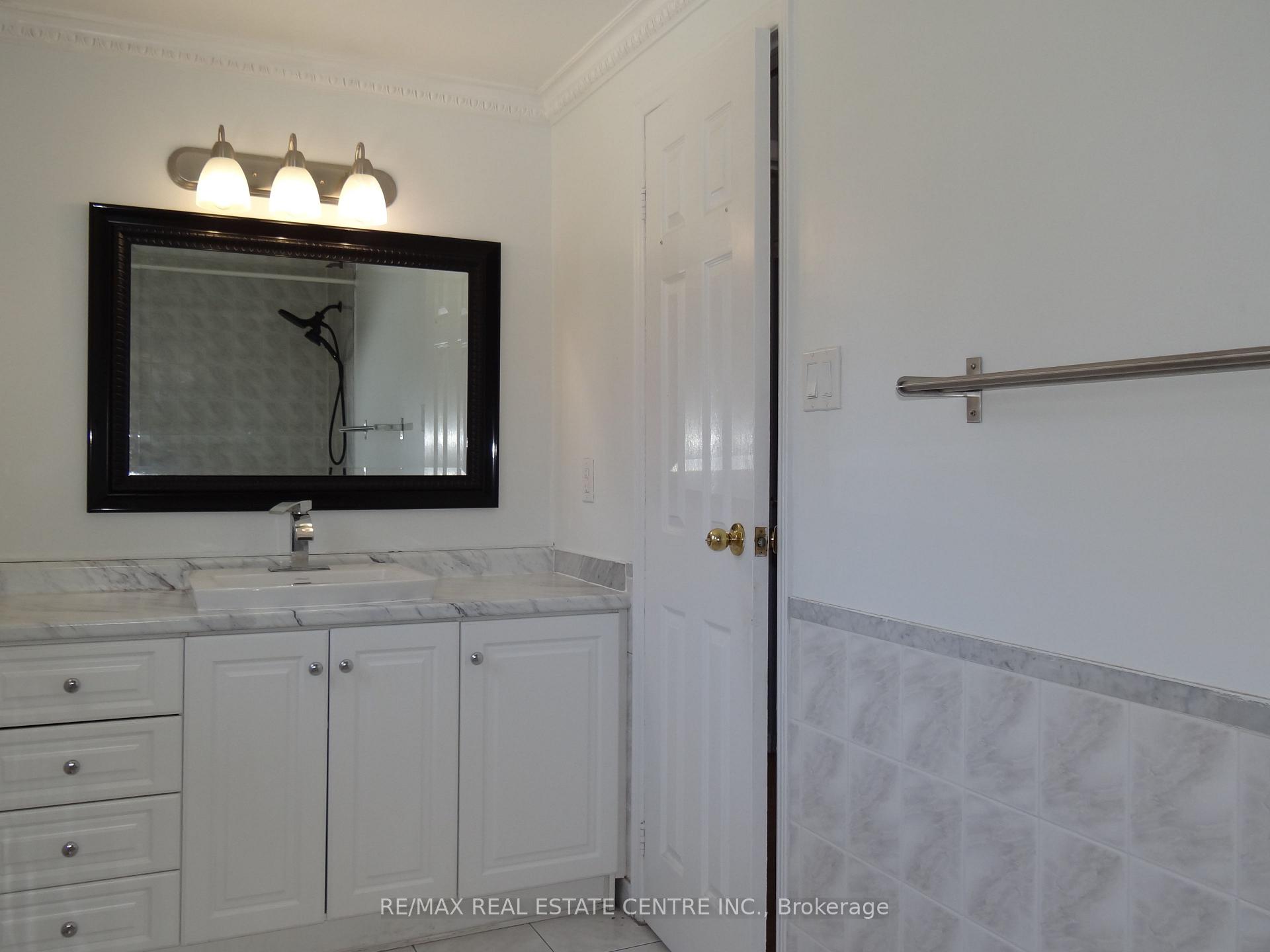 Photo 18 of 28 Rawling Crescent, Brampton, Heart Lake East — HOMEH