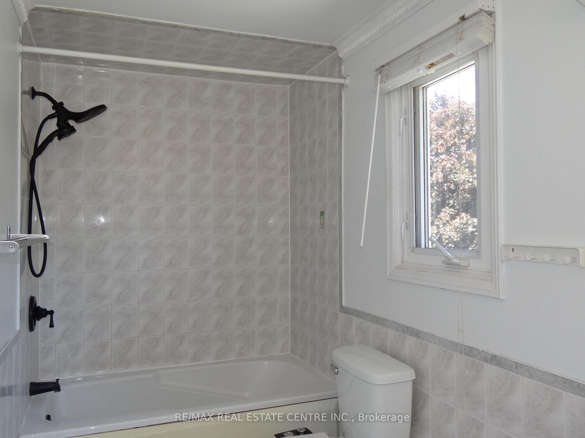 Photo 19 of 28 Rawling Crescent, Brampton, Heart Lake East — HOMEH