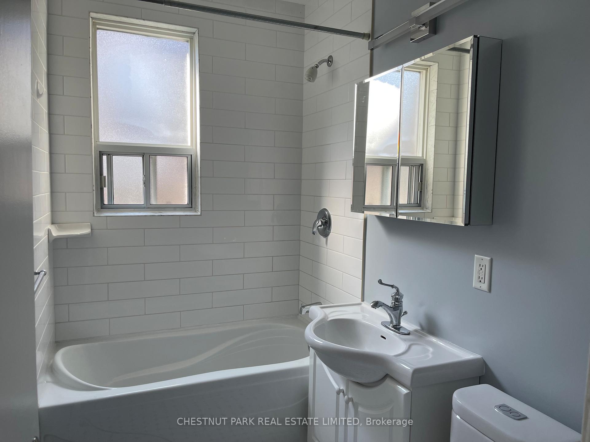 Photo 12 of Unit Upper, 101 Chatsworth Drive, Toronto, Lawrence Park South — HOMEH