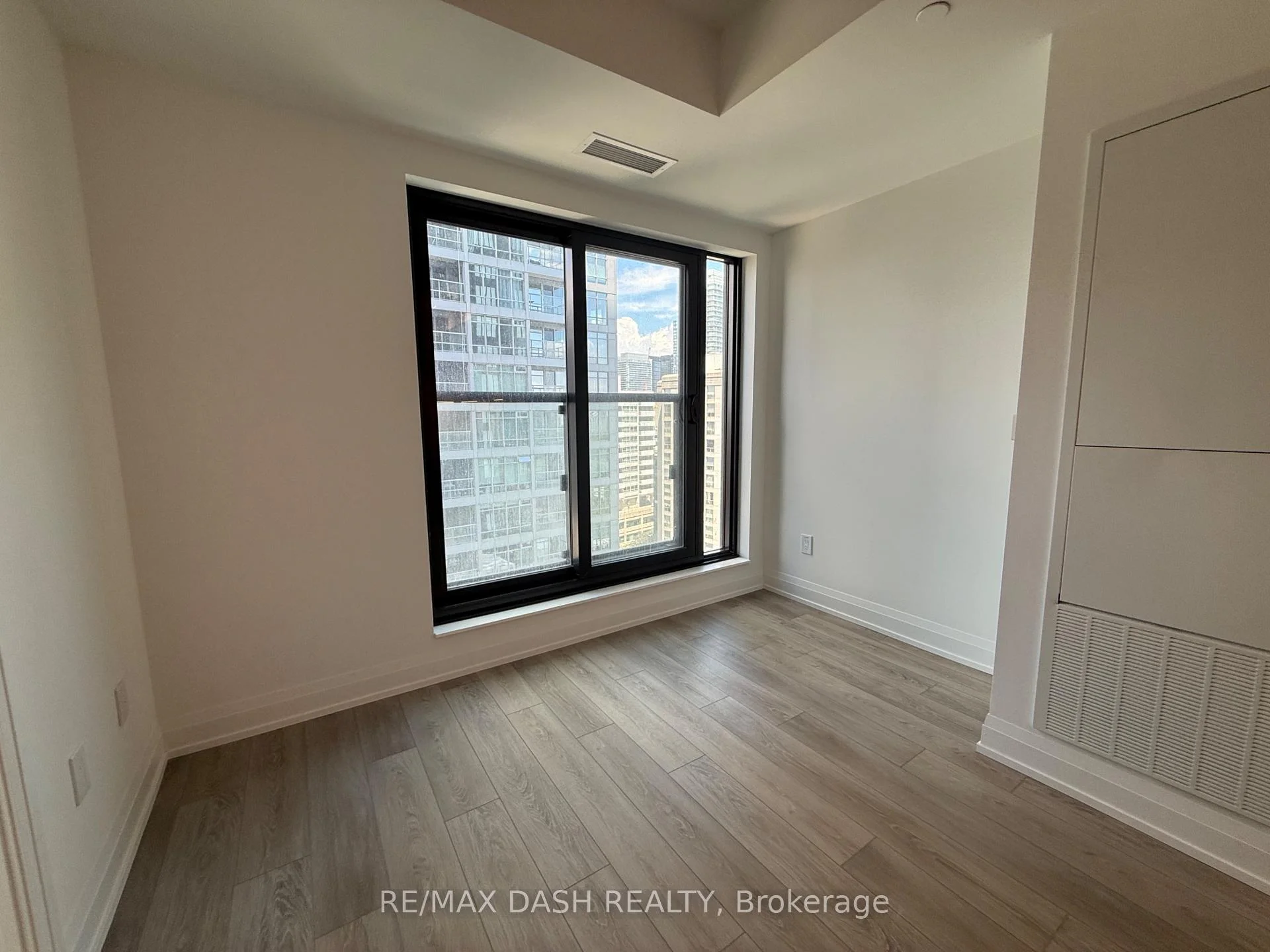 Photo 14 of Unit 1905, 20 Soudan Avenue, Toronto, Mount Pleasant West — HOMEH
