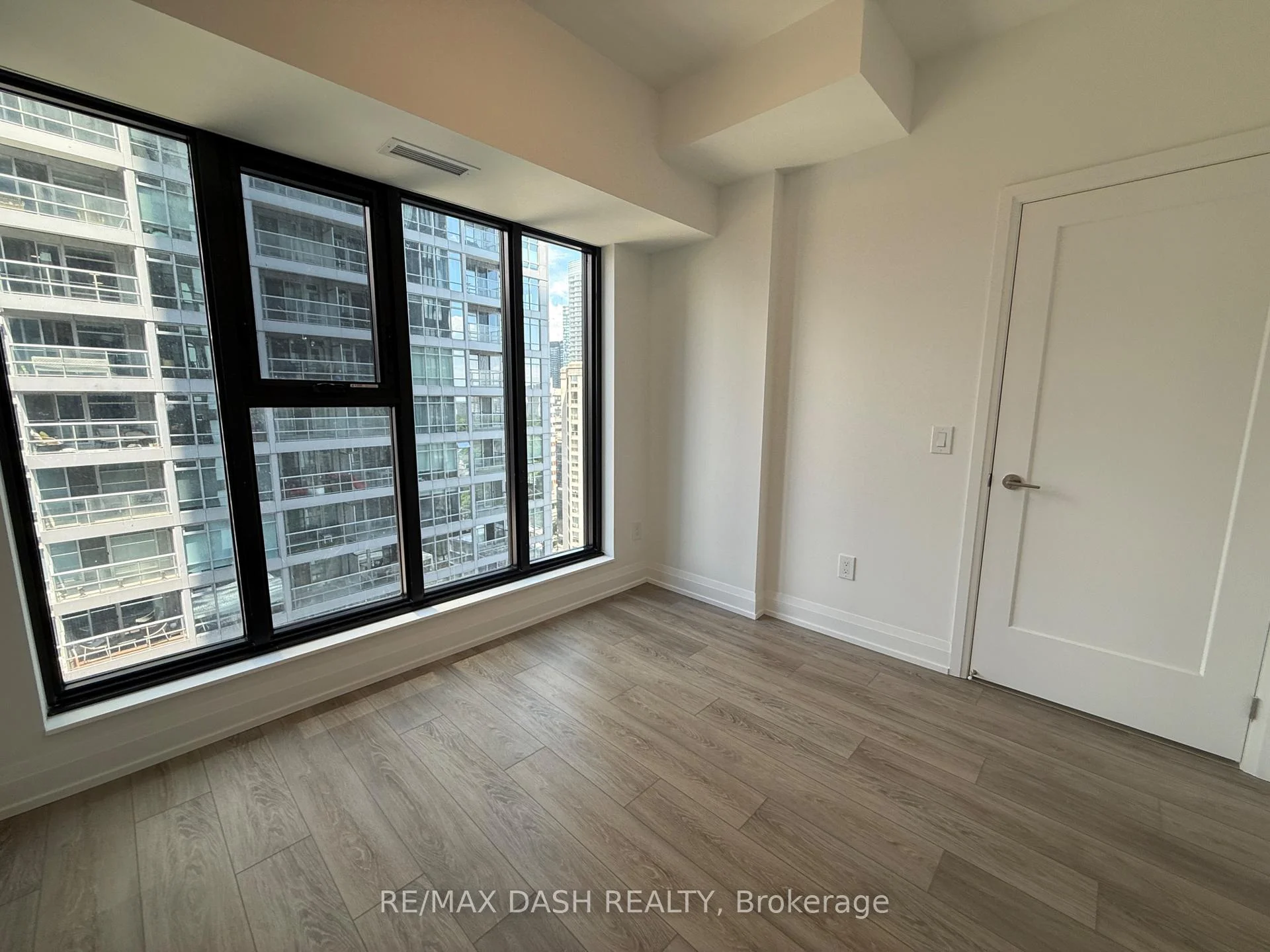 Photo 16 of Unit 1905, 20 Soudan Avenue, Toronto, Mount Pleasant West — HOMEH