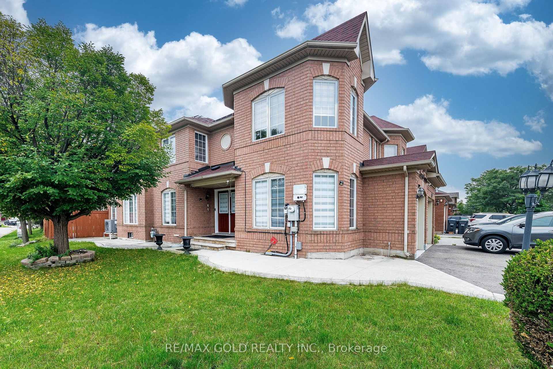 Photo 2 of 55 Secord Crescent, Brampton, Fletcher's Meadow — HOMEH