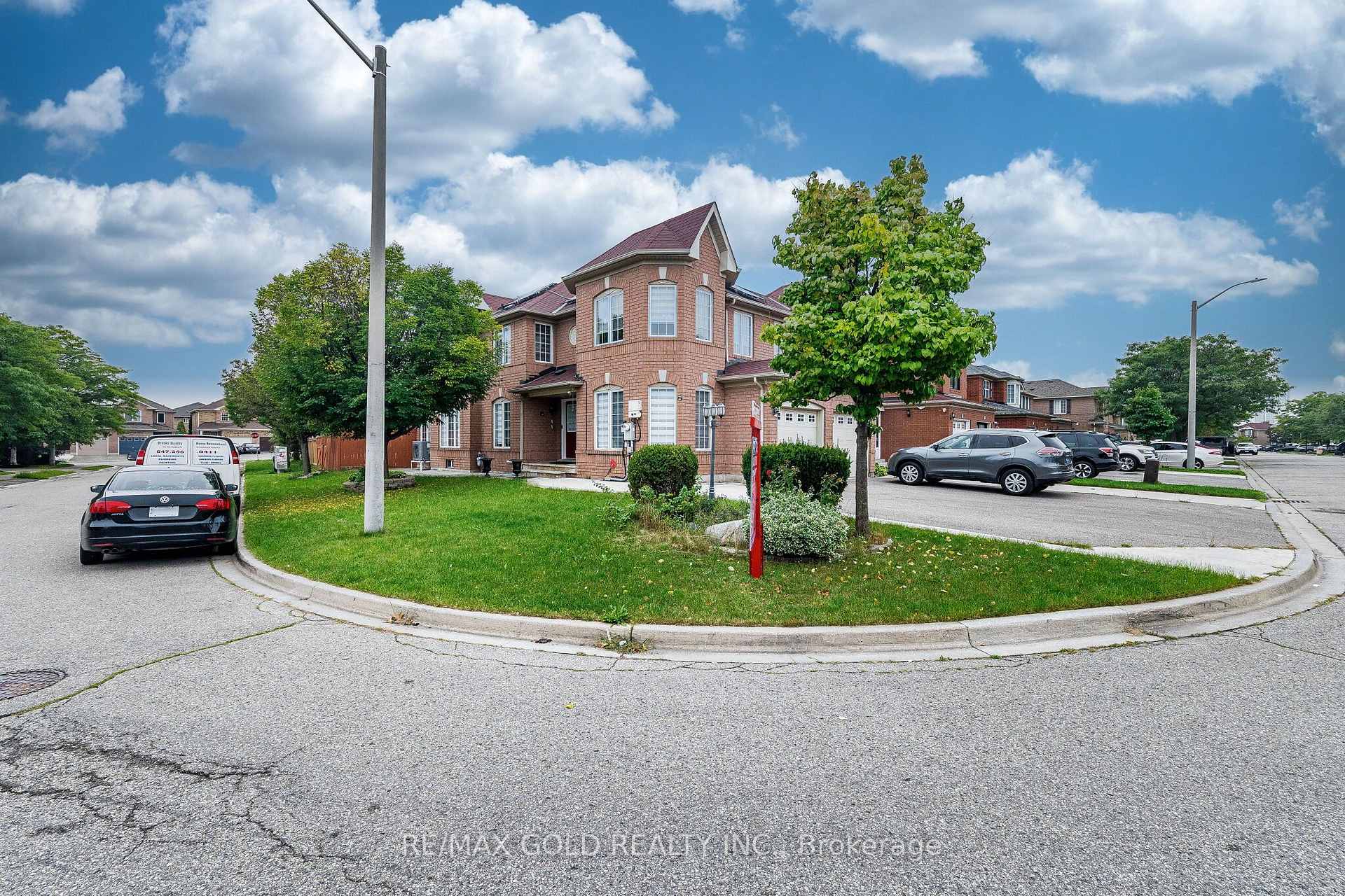 Photo 3 of 55 Secord Crescent, Brampton, Fletcher's Meadow — HOMEH