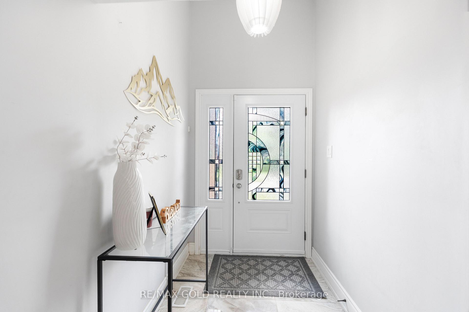 Photo 5 of 48 Maidstone Crescent, Brampton, Central Park — HOMEH