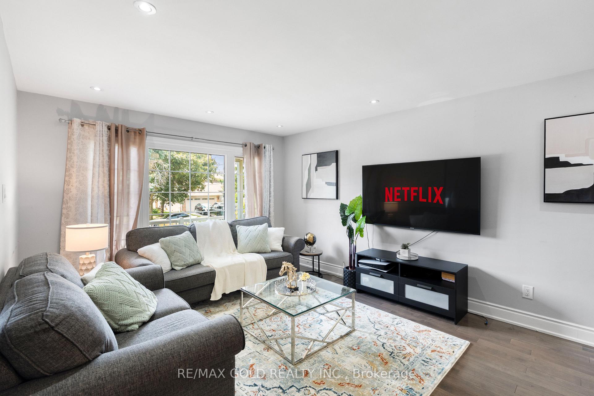 Photo 7 of 48 Maidstone Crescent, Brampton, Central Park — HOMEH