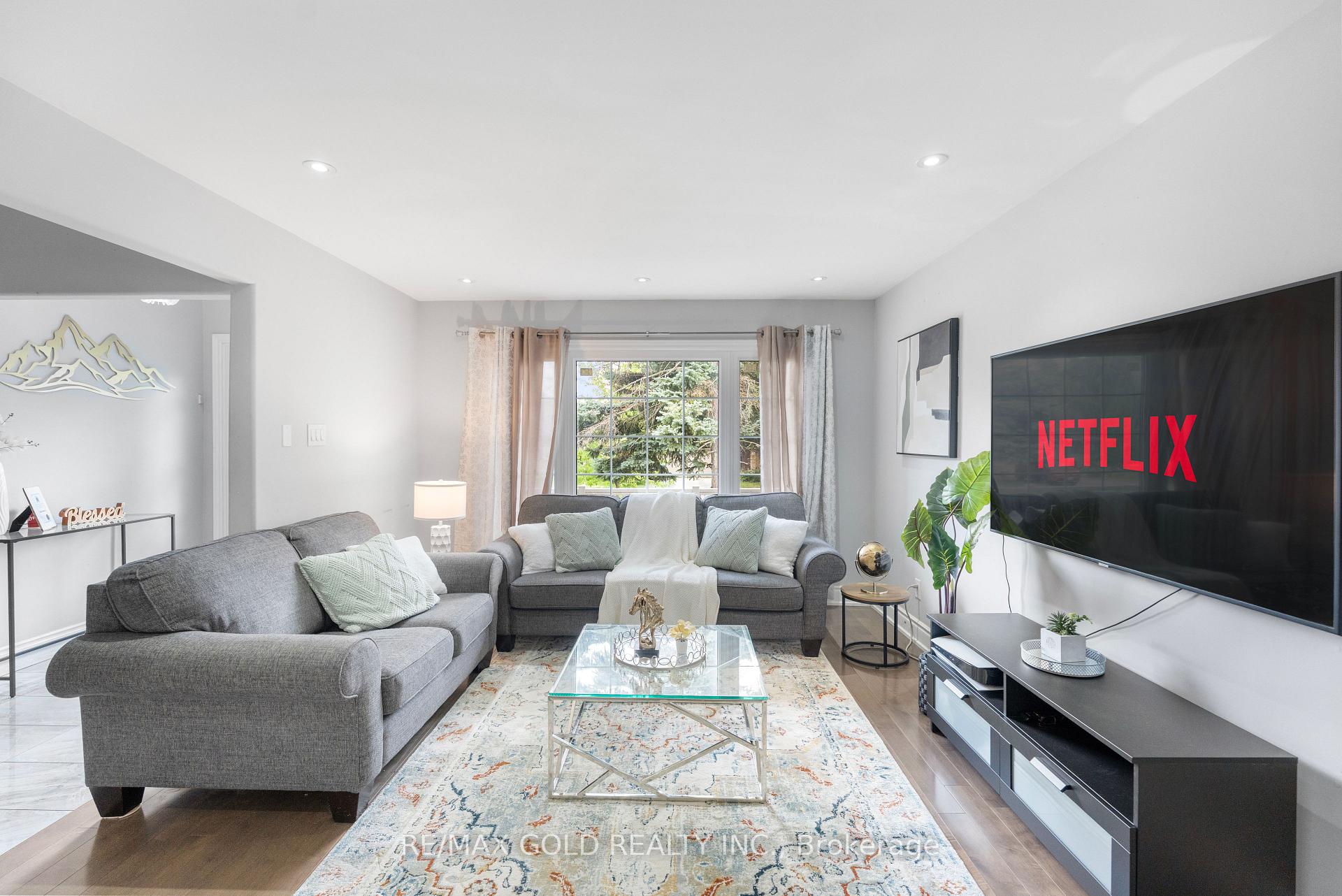 Photo 9 of 48 Maidstone Crescent, Brampton, Central Park — HOMEH