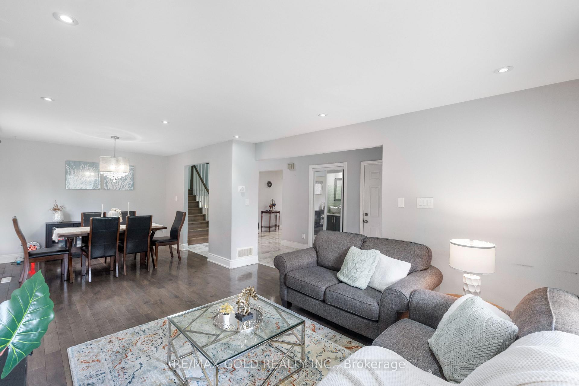 Photo 12 of 48 Maidstone Crescent, Brampton, Central Park — HOMEH