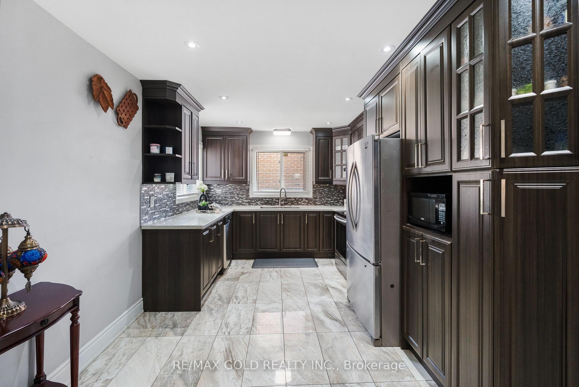 Photo 14 of 48 Maidstone Crescent, Brampton, Central Park — HOMEH