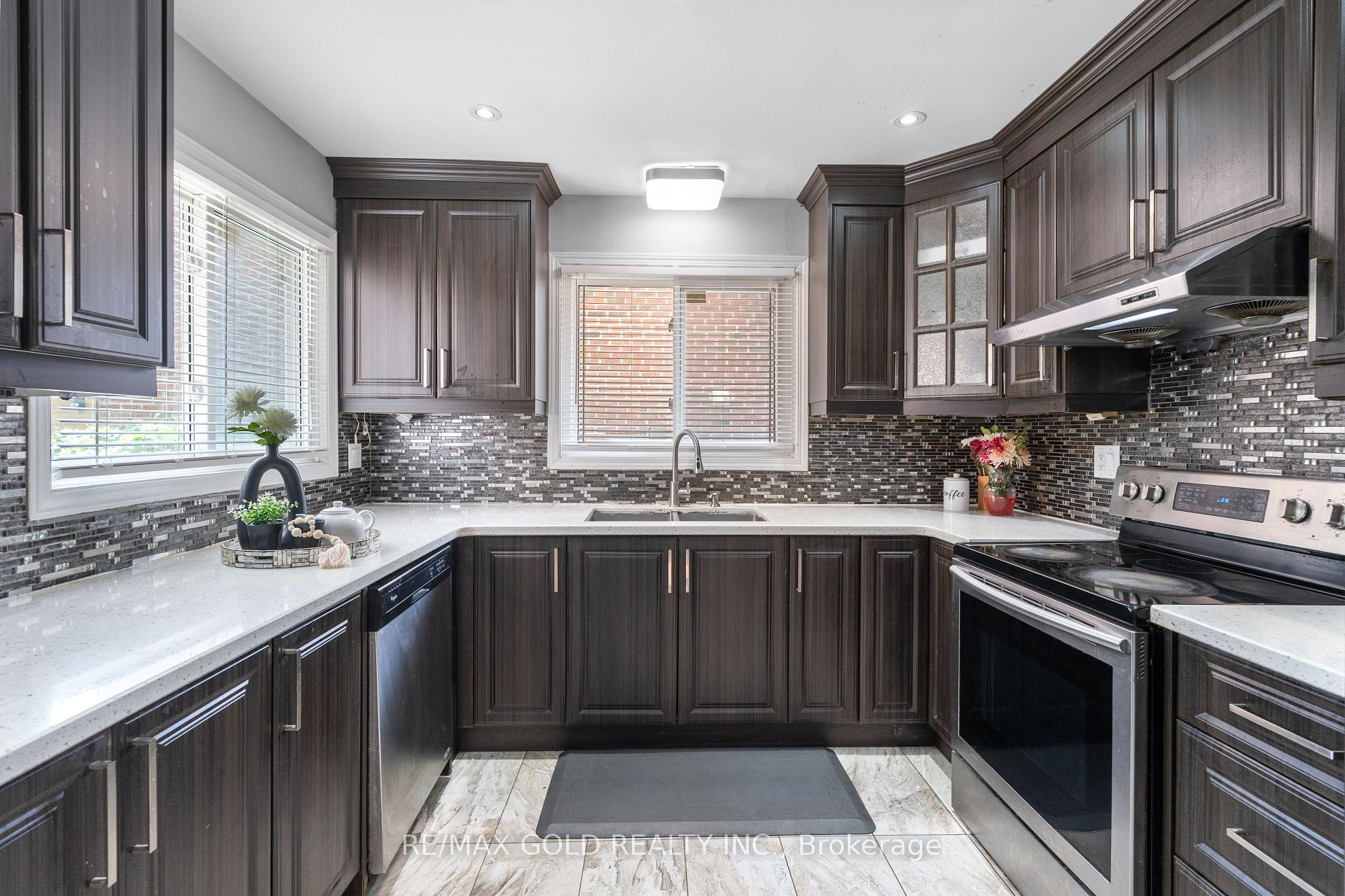 Photo 15 of 48 Maidstone Crescent, Brampton, Central Park — HOMEH