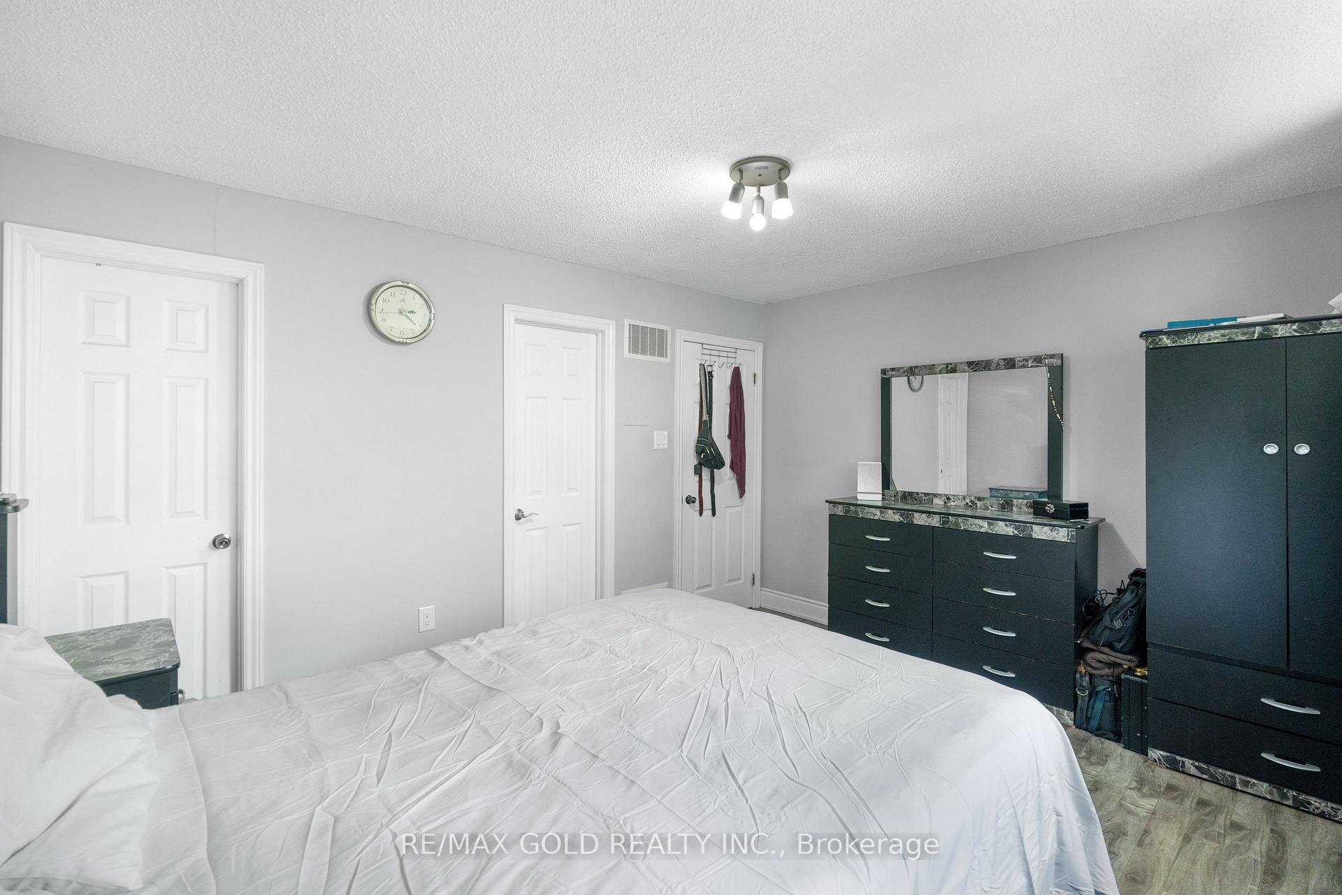 Photo 19 of 48 Maidstone Crescent, Brampton, Central Park — HOMEH