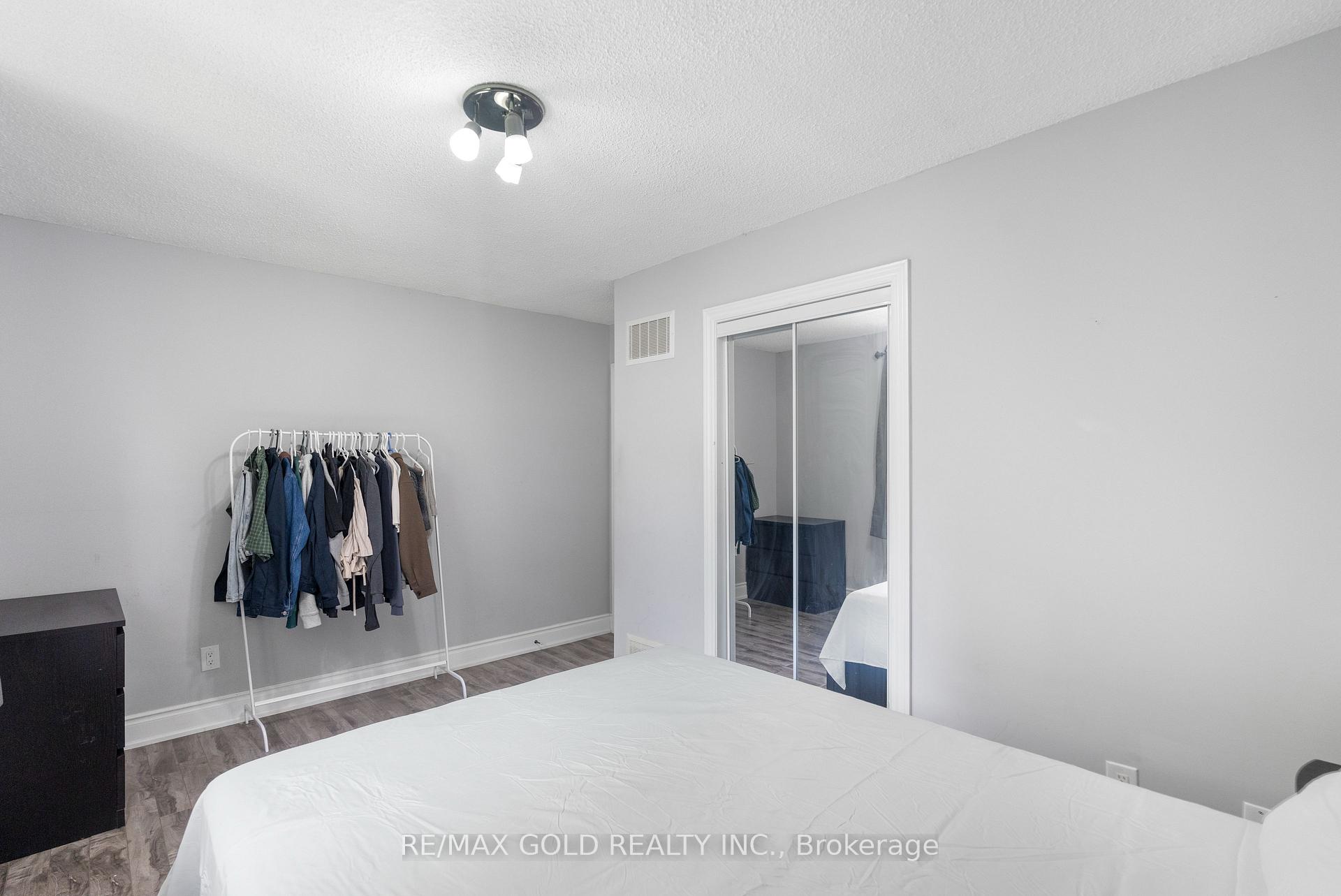 Photo 21 of 48 Maidstone Crescent, Brampton, Central Park — HOMEH