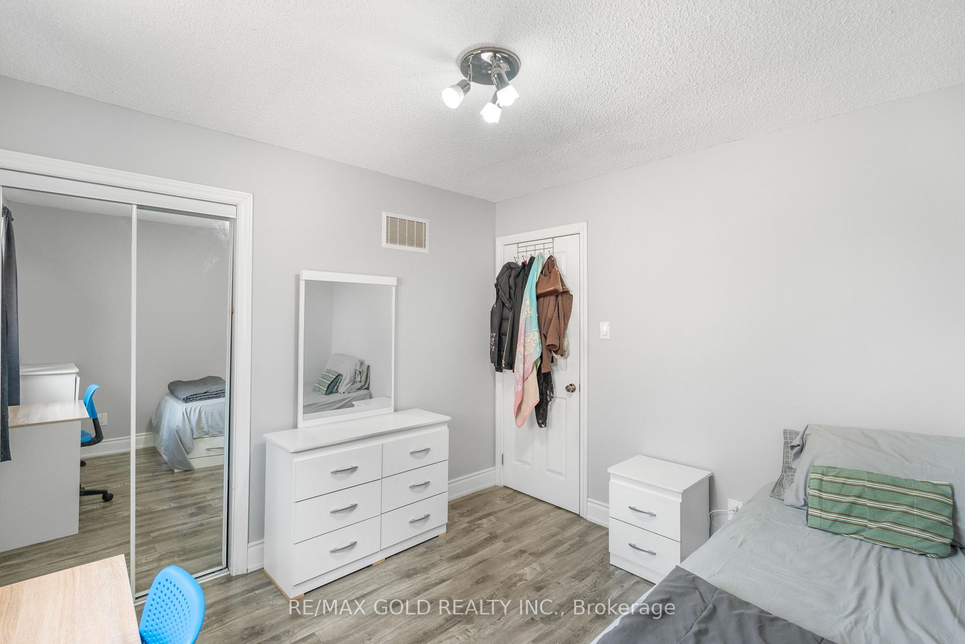 Photo 23 of 48 Maidstone Crescent, Brampton, Central Park — HOMEH