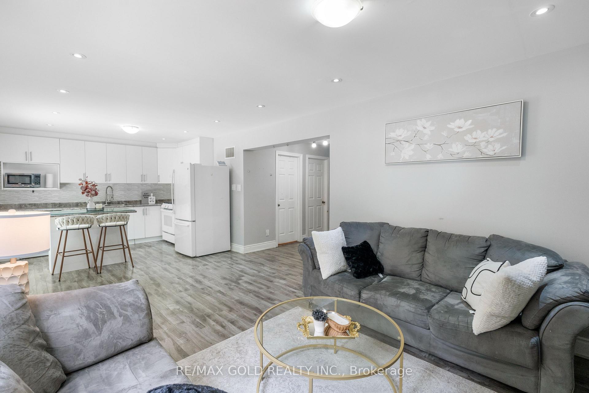 Photo 28 of 48 Maidstone Crescent, Brampton, Central Park — HOMEH