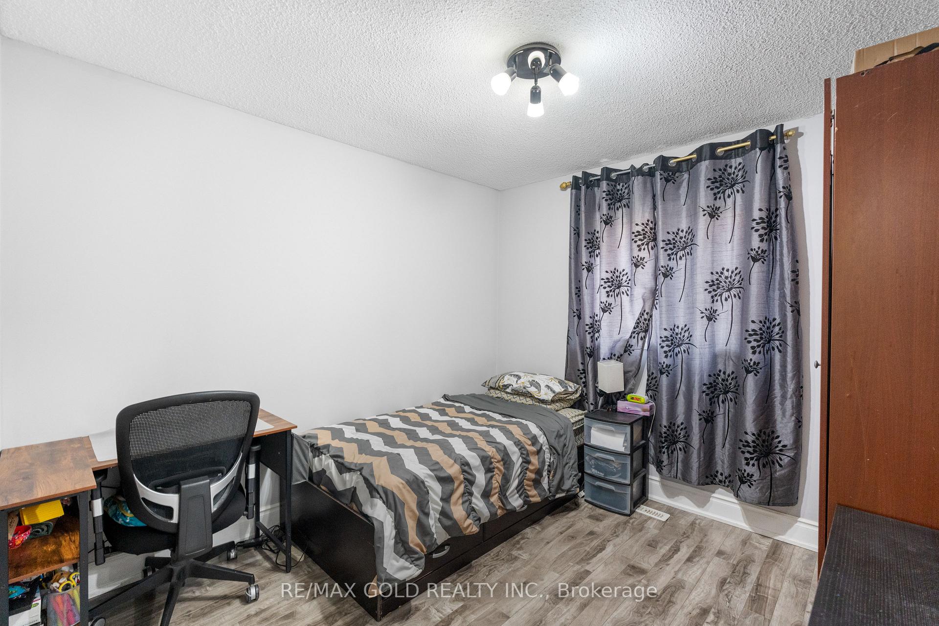 Photo 30 of 48 Maidstone Crescent, Brampton, Central Park — HOMEH